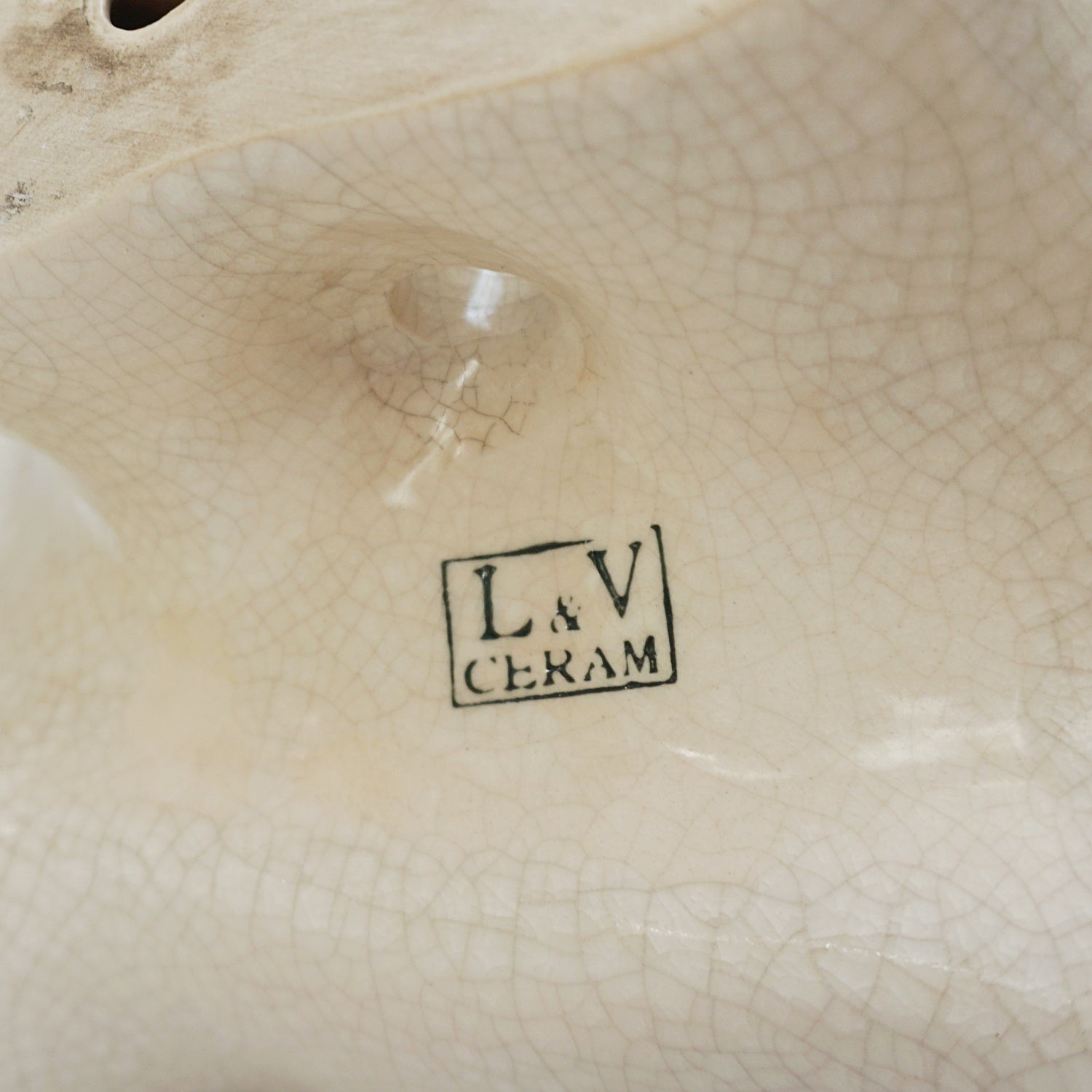 Striding Polar Bear - Jeroen Markies Art Deco