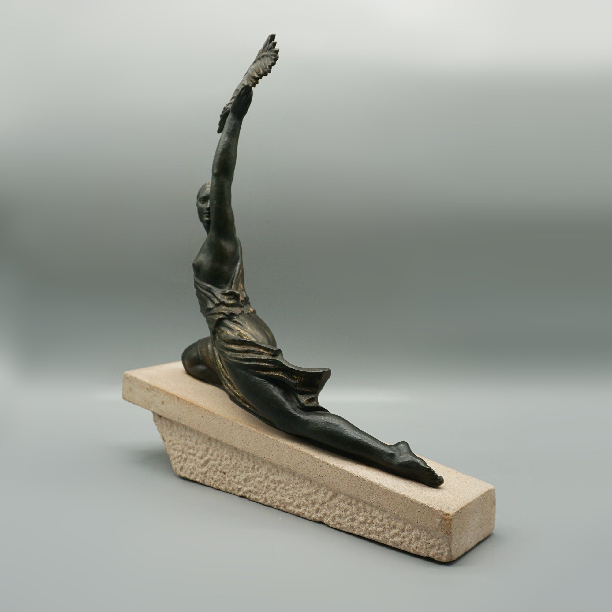 Pierre Le Faguays 'Triomphe' Art Deco Bronze Sculpture - Jeroen Markies Art Deco