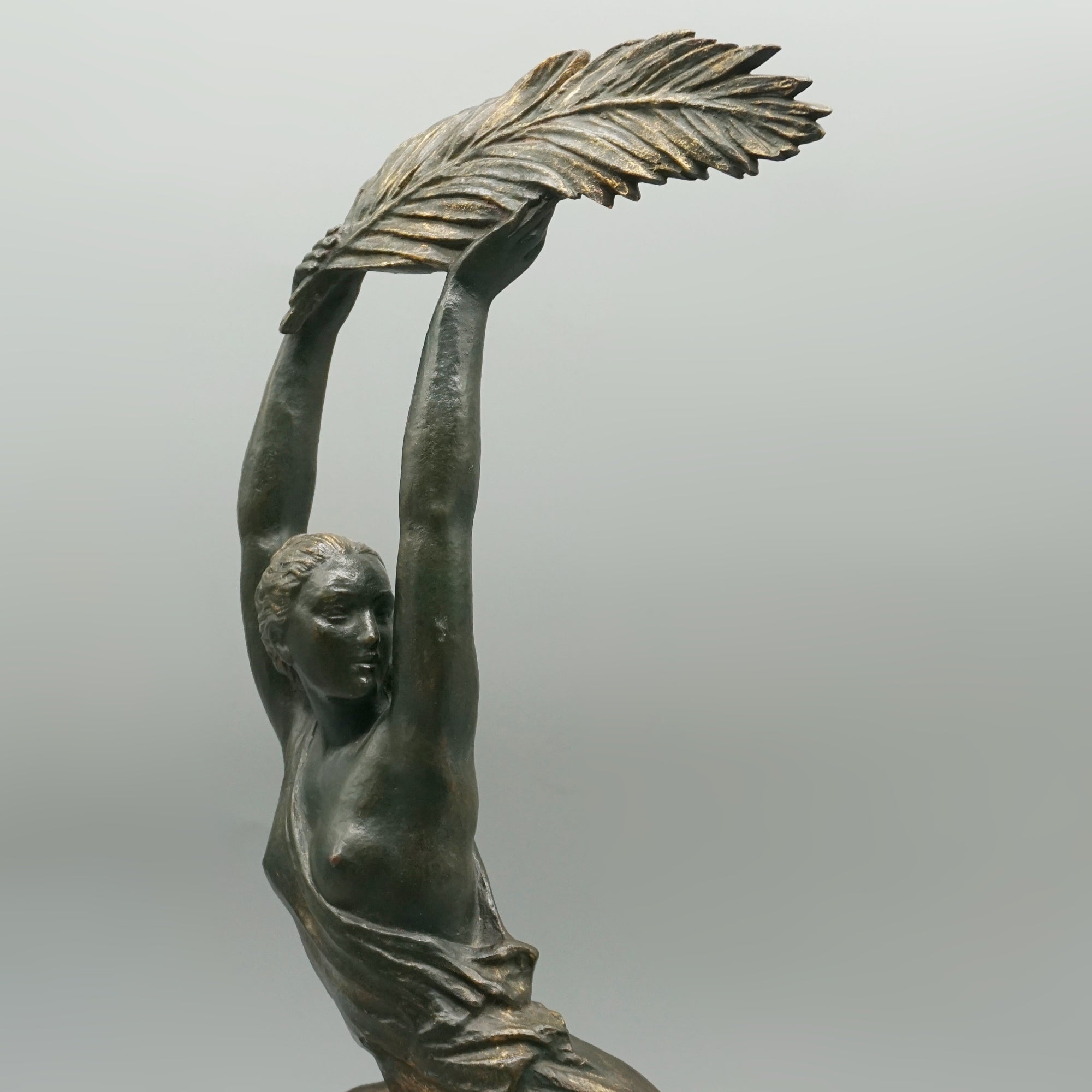 Pierre Le Faguays 'Triomphe' Art Deco Bronze Sculpture - Jeroen Markies Art Deco