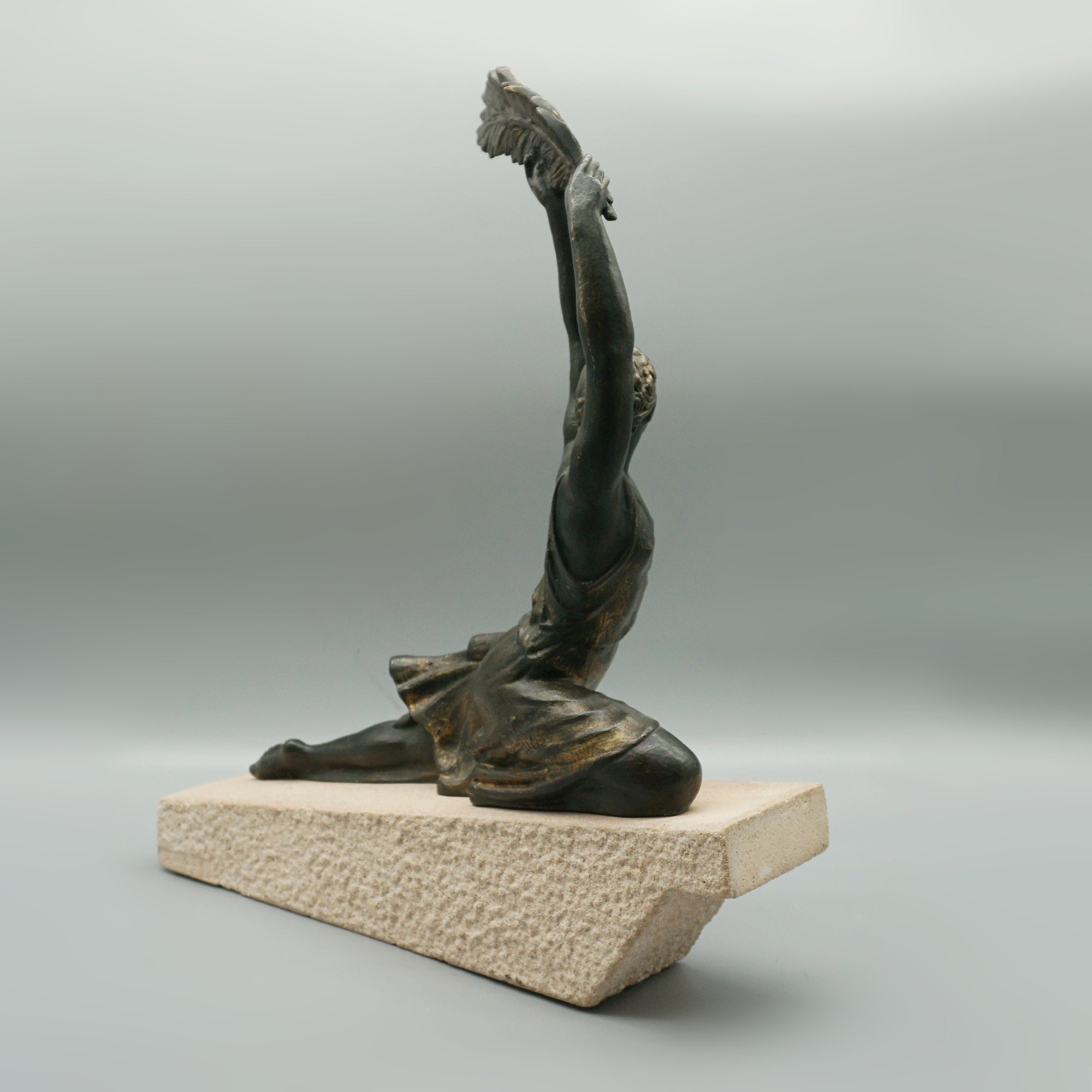 Pierre Le Faguays 'Triomphe' Art Deco Bronze Sculpture - Jeroen Markies Art Deco