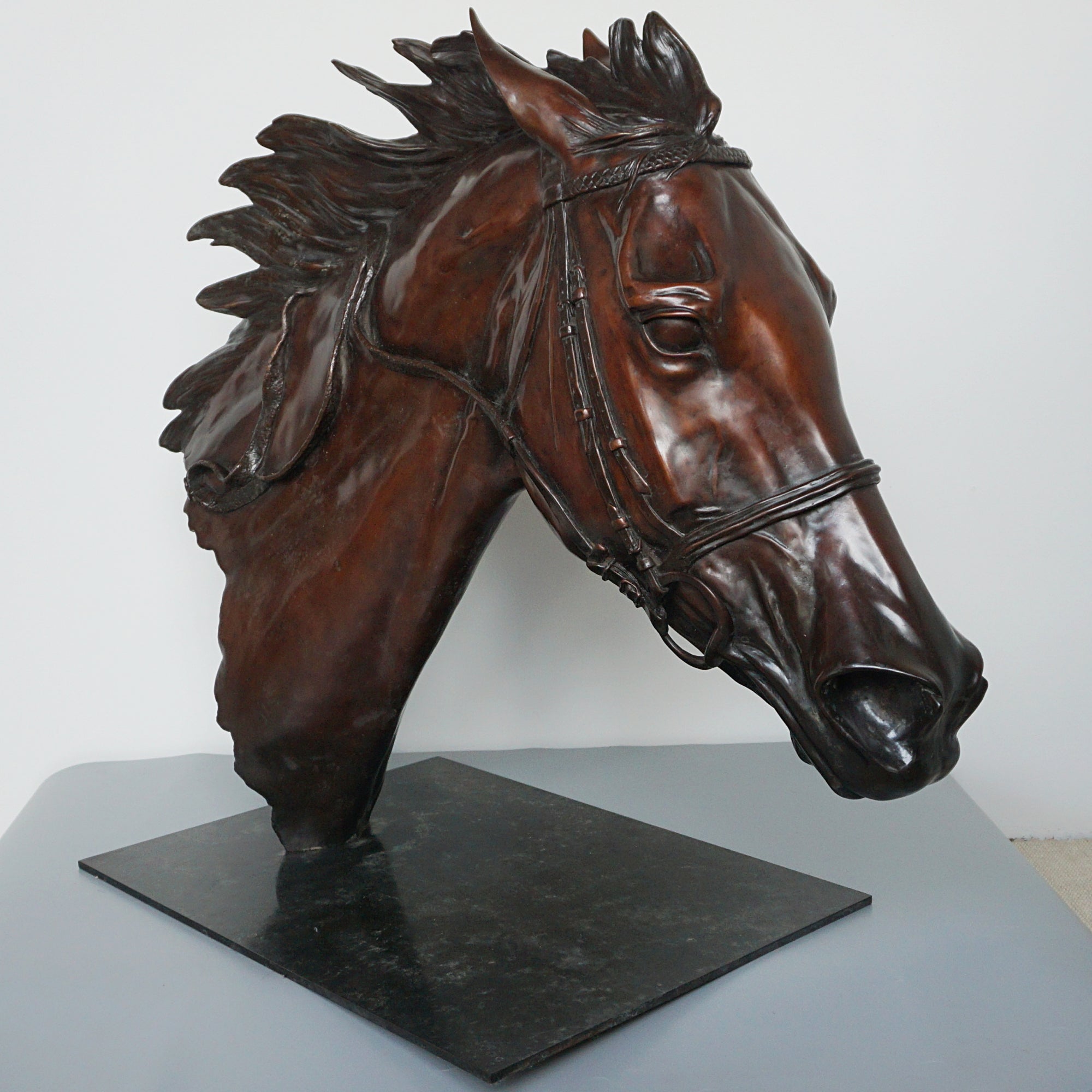 'Enable' The champion thoroughbred racehorse sculpted by Gill Parker in Bronze life size Limited edition of 9 - Jeroen Markies Art Deco