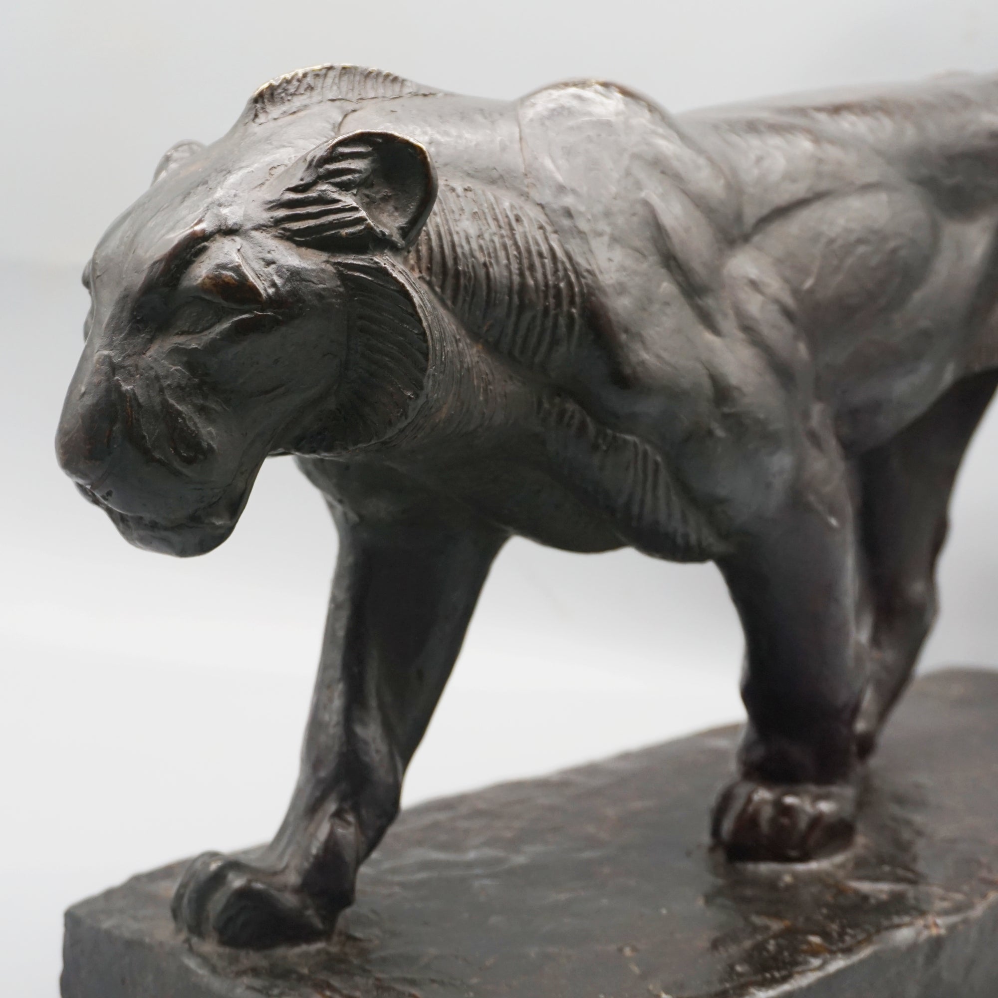 Piero Palozzolo Art Deco Striding Bronze panther - Jeroen Markies Art Deco