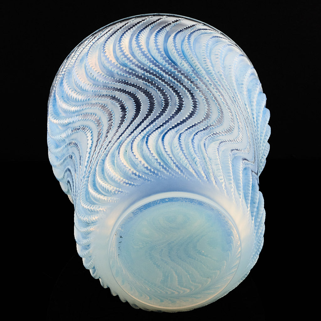 Actinia An Opalescent Glass Vase by Rene Lalique - Jeroen Markies Art Deco