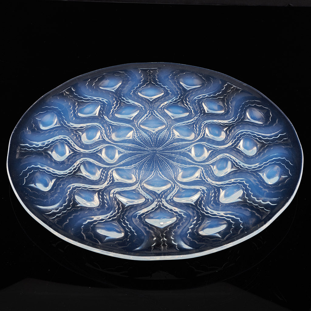 Bulbes No.2 An Opalescent Plate by Rene Lalique - Jeroen Markies Art Deco