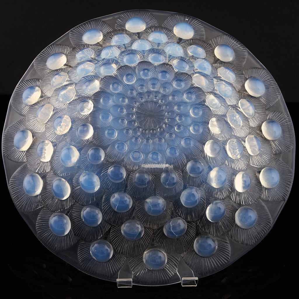 Plumes de Paon Coupe Ouverte a Peacock Feather Design Blue Opalescent Glass Plate by Rene Lalique - Jeroen Markies Art Deco