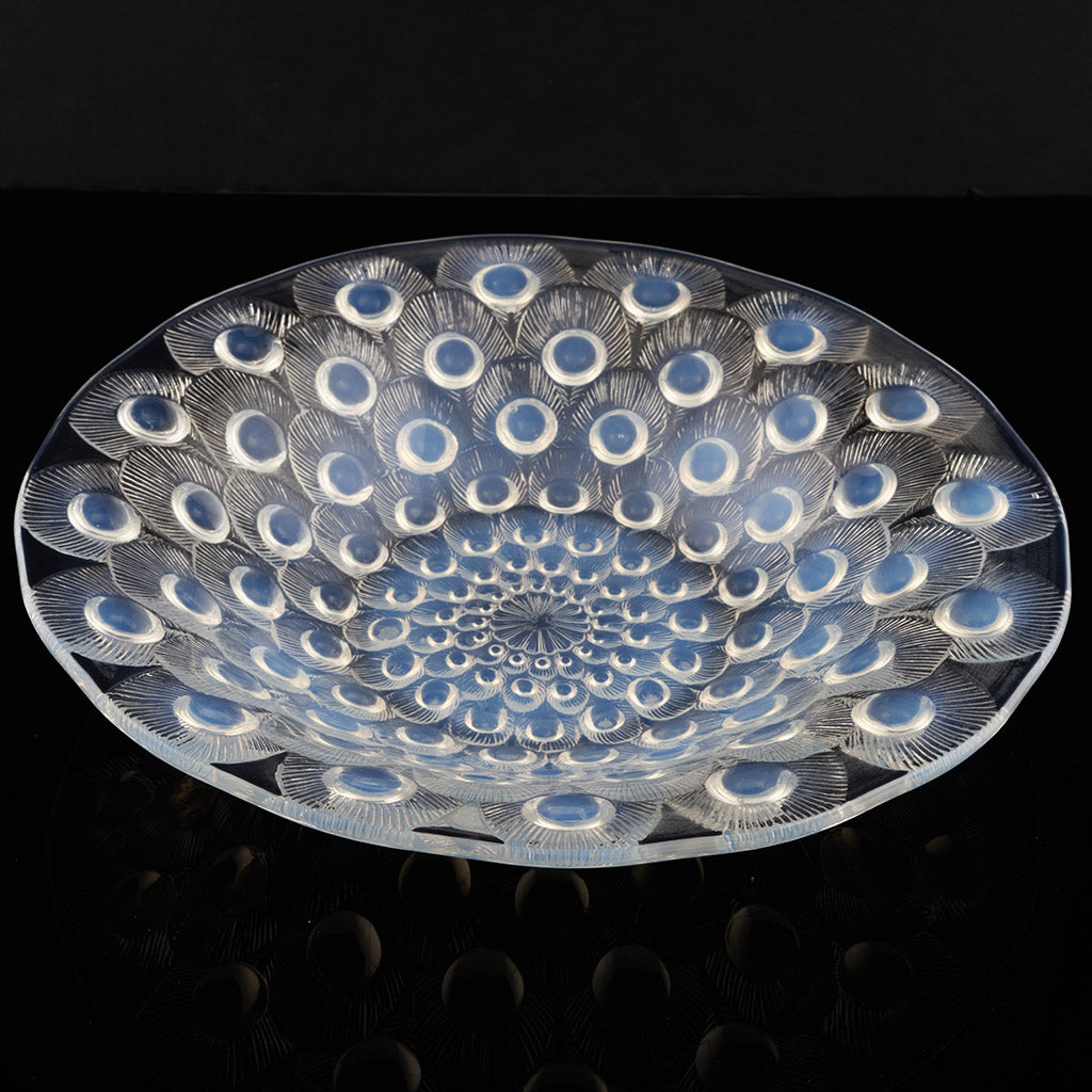 Plumes de Paon Coupe Ouverte a Peacock Feather Design Blue Opalescent Glass Plate by Rene Lalique - Jeroen Markies Art Deco