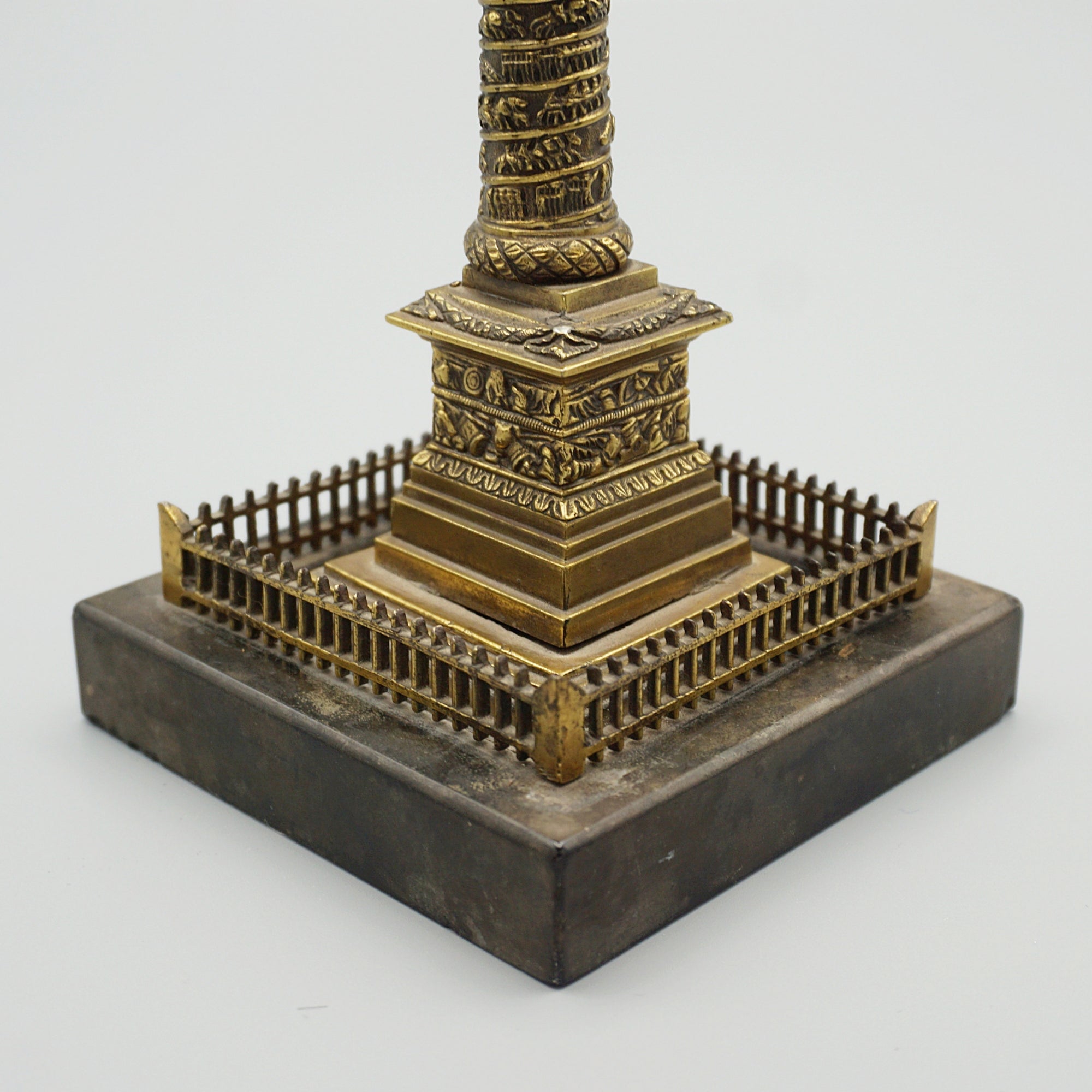 Grand Tour Model of the Colonne Vendome in Paris. Solid bronze over marble base - Jeroen Markies Art Deco