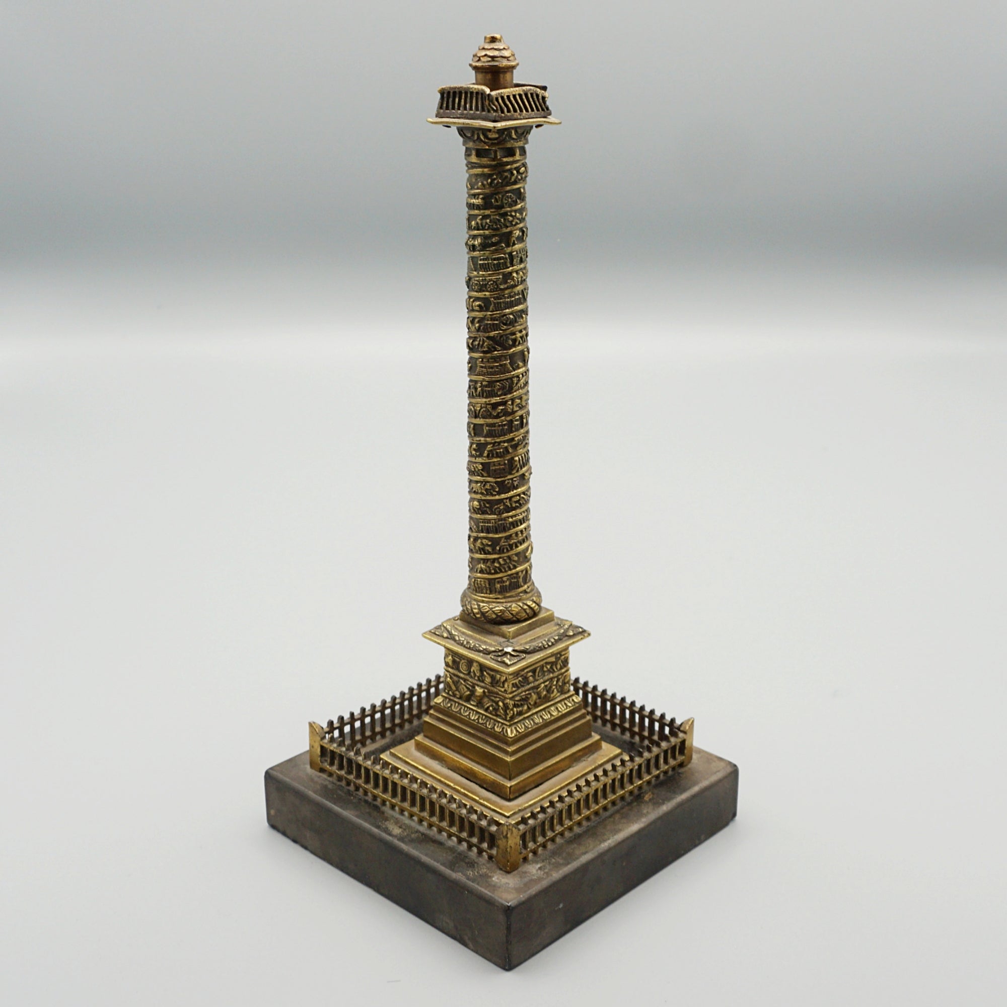 Grand Tour Model of the Colonne Vendome in Paris. Solid bronze over marble base - Jeroen Markies Art Deco