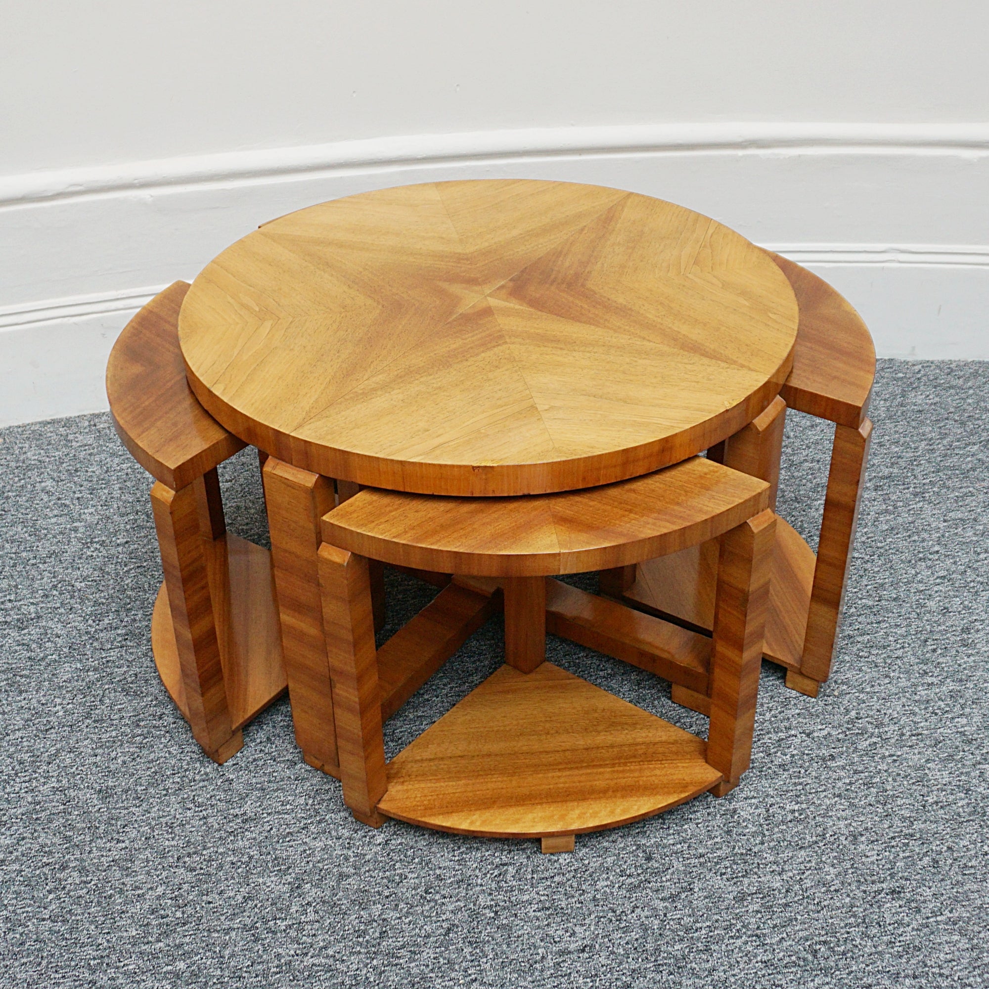 An Art Deco Figured Walnut Nest of Tables, 1930s Side Table, coffee table with four separate tables - Jeroen Markies Art Deco