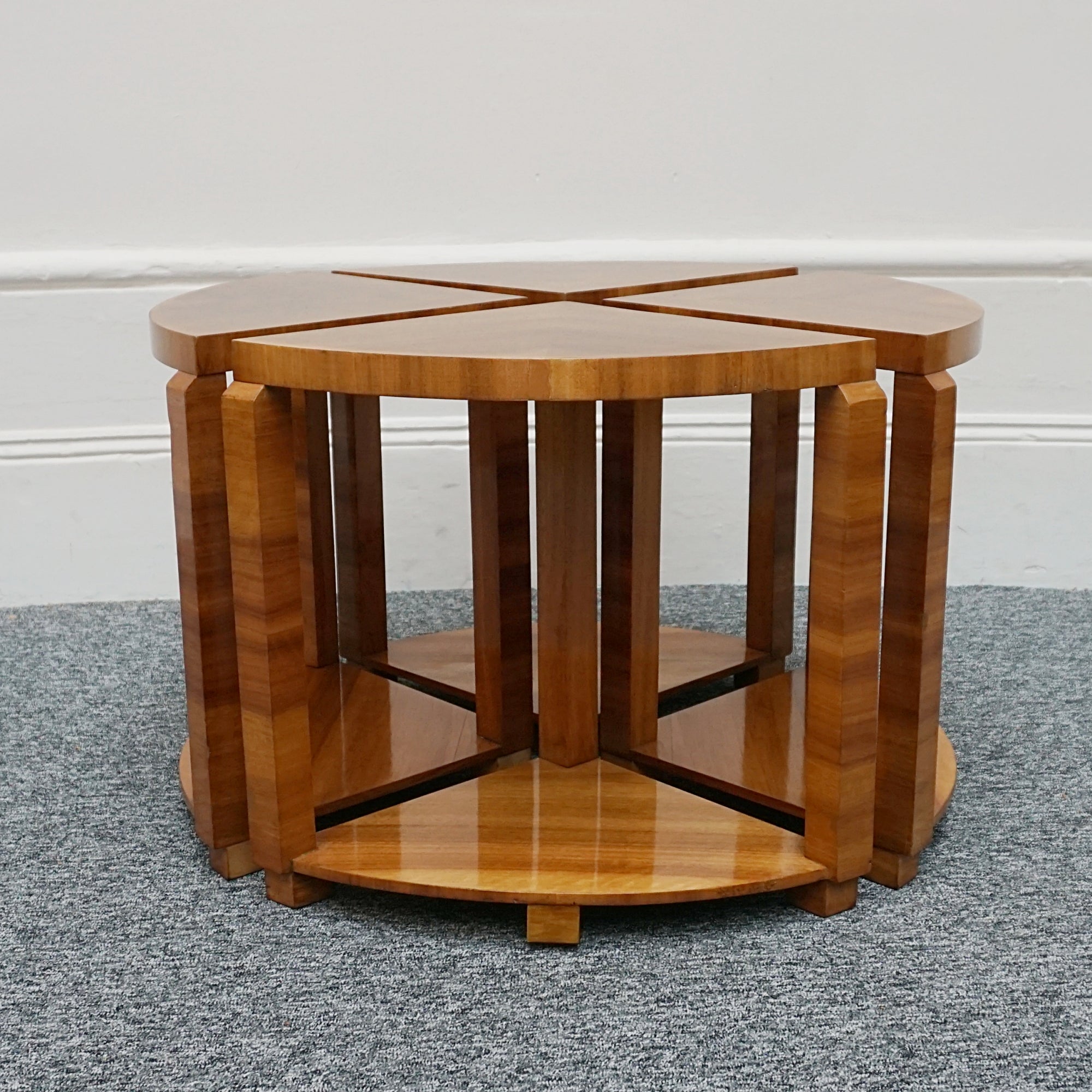 An Art Deco Figured Walnut Nest of Tables, 1930s Side Table, coffee table with four separate tables - Jeroen Markies Art Deco