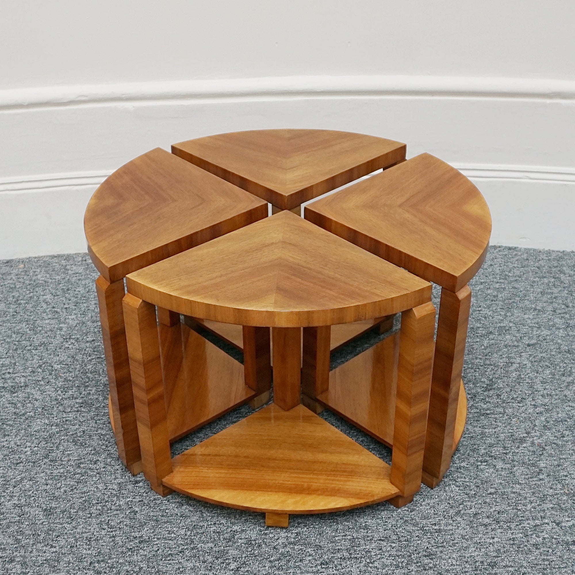 An Art Deco Figured Walnut Nest of Tables, 1930s Side Table, coffee table with four separate tables - Jeroen Markies Art Deco