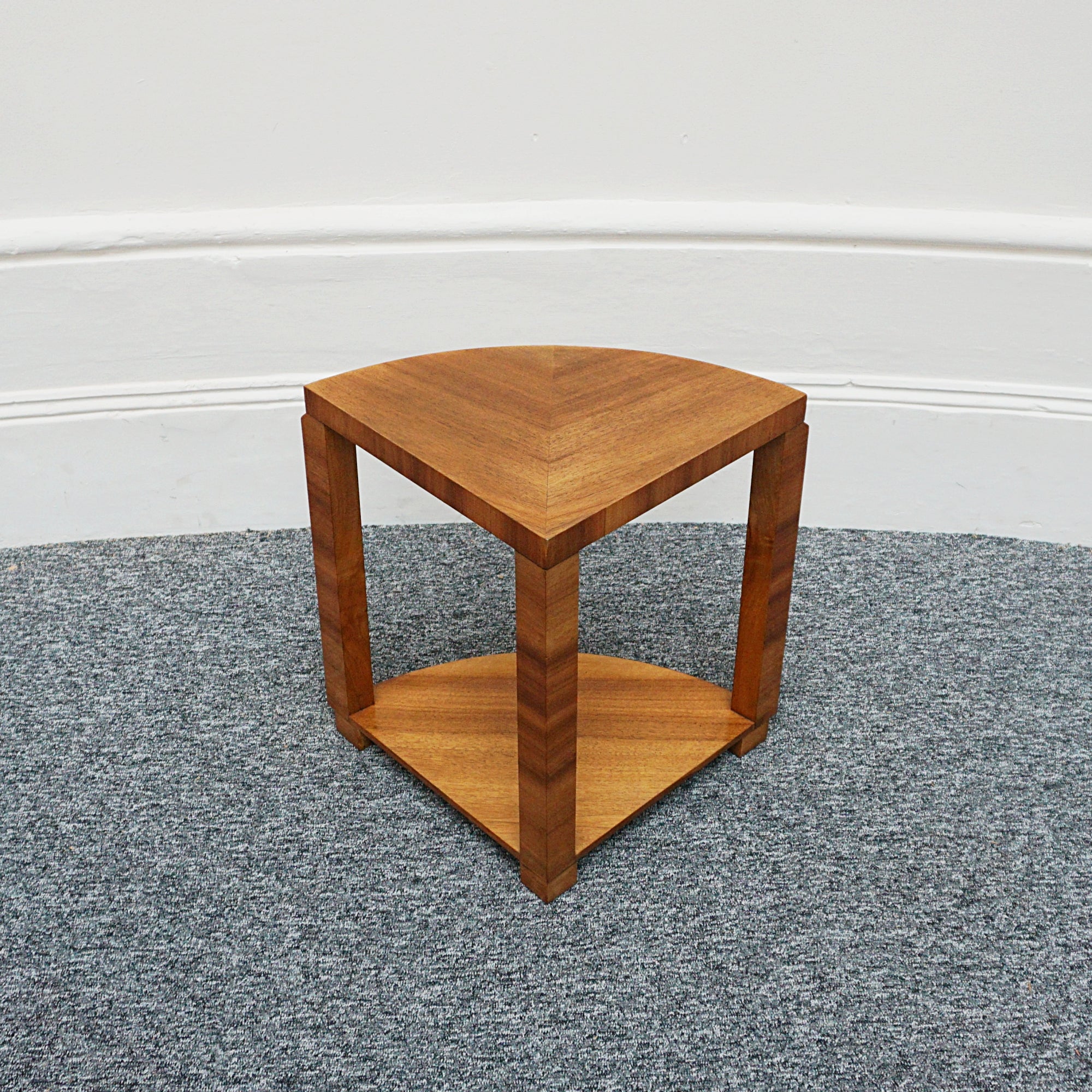 An Art Deco Figured Walnut Nest of Tables, 1930s Side Table, coffee table with four separate tables - Jeroen Markies Art Deco