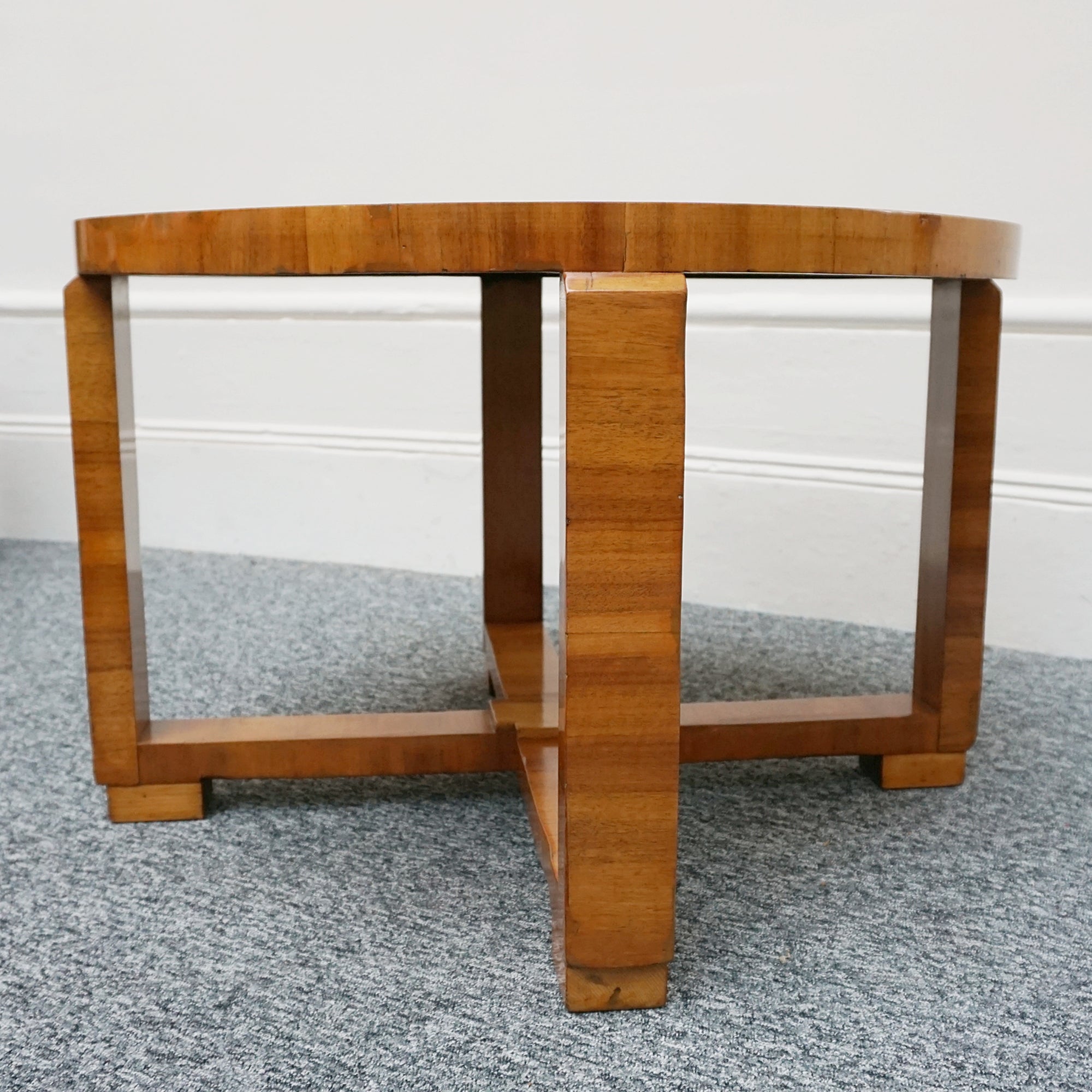 An Art Deco Figured Walnut Nest of Tables, 1930s Side Table, coffee table with four separate tables - Jeroen Markies Art Deco