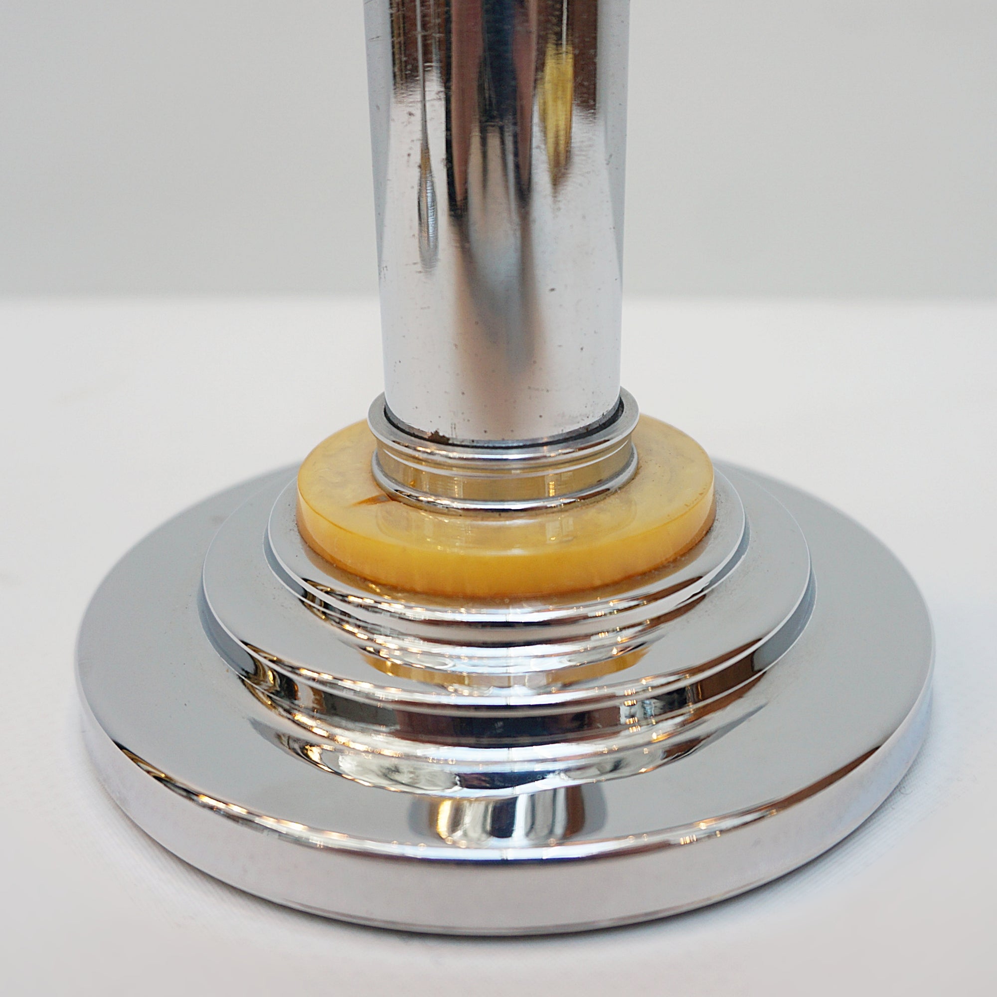 Pair of Art Deco Candlesticks. 1930's Candlestick. Chromed metal and amber bakelite - Jeroen Markies Art Deco