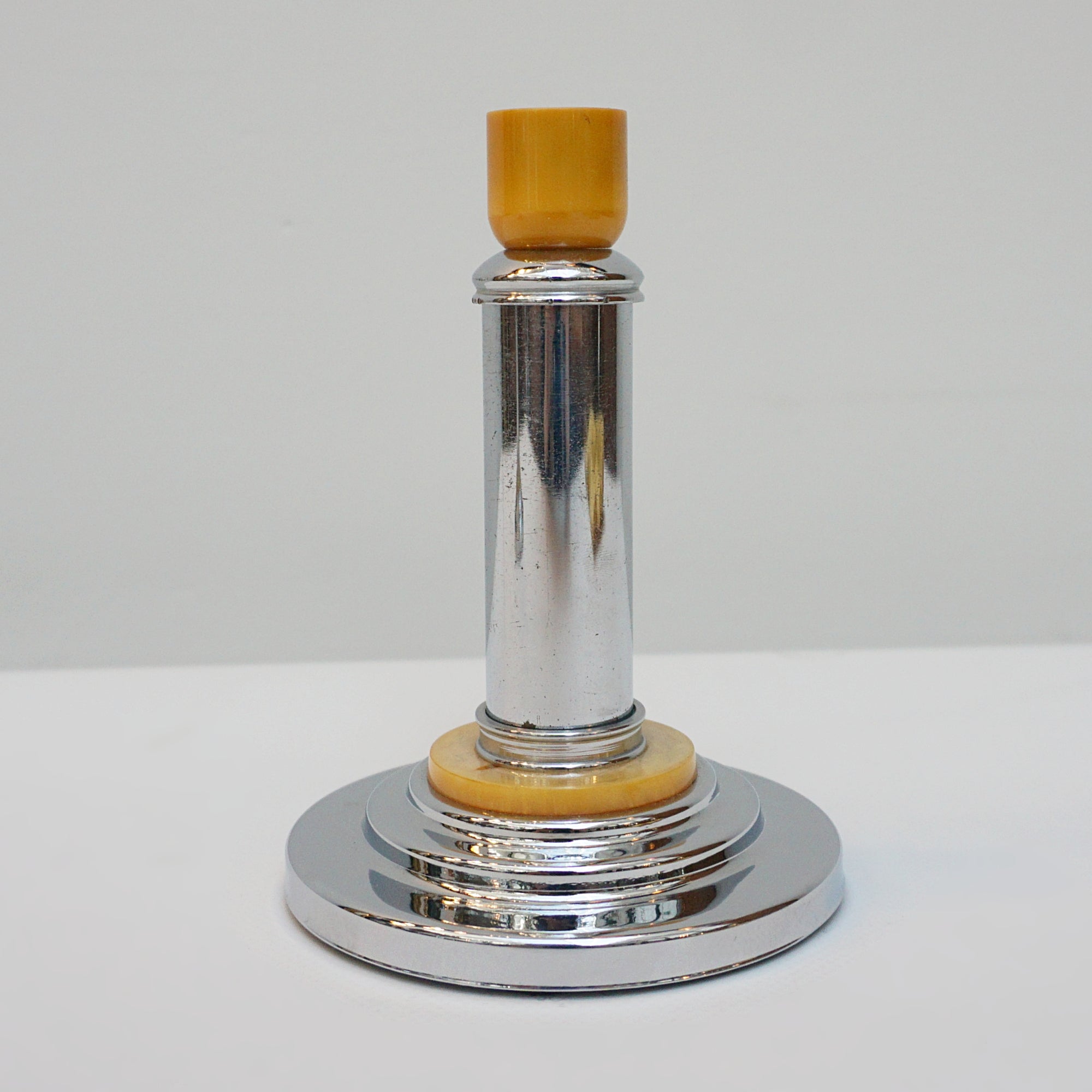 Pair of Art Deco Candlesticks. 1930's Candlestick. Chromed metal and amber bakelite - Jeroen Markies Art Deco