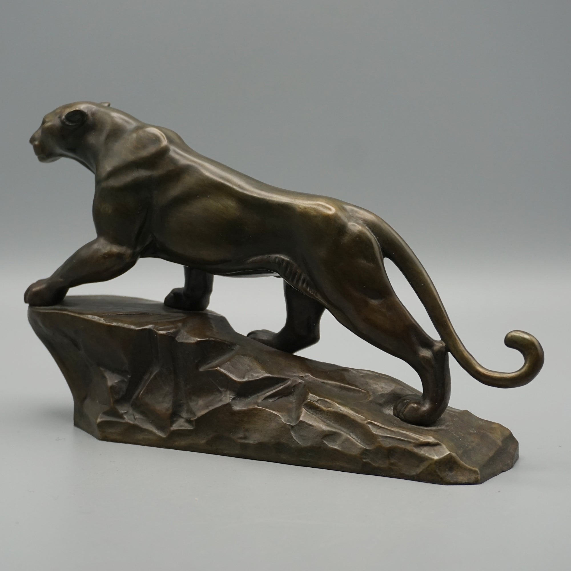 An Art Deco bronze sculpture of a striding panther by Arthur Dupagne - Jeroen Markies Art Deco
