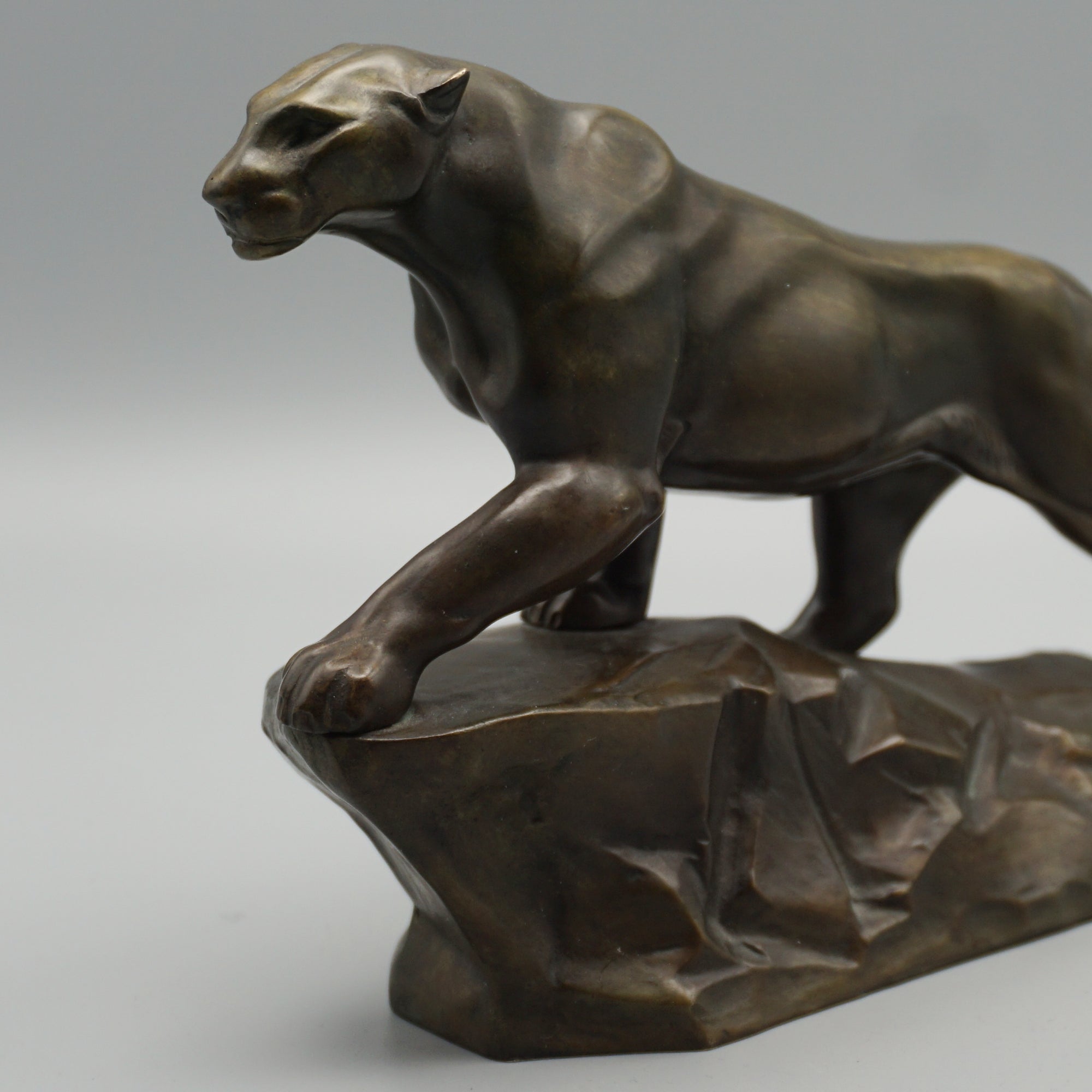 An Art Deco bronze sculpture of a striding panther by Arthur Dupagne - Jeroen Markies Art Deco