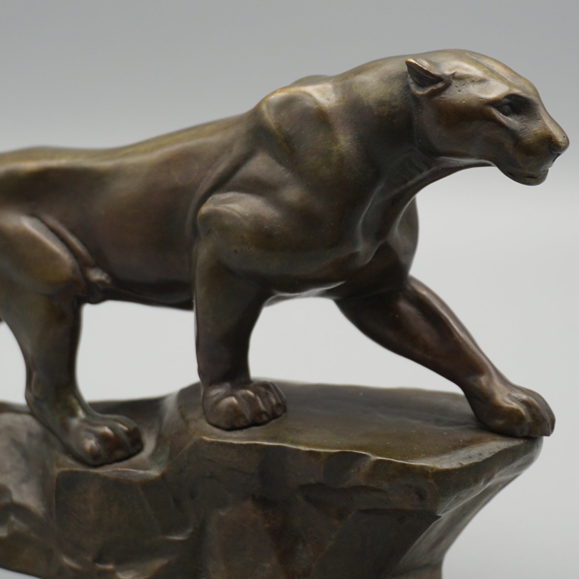 An Art Deco bronze sculpture of a striding panther by Arthur Dupagne - Jeroen Markies Art Deco