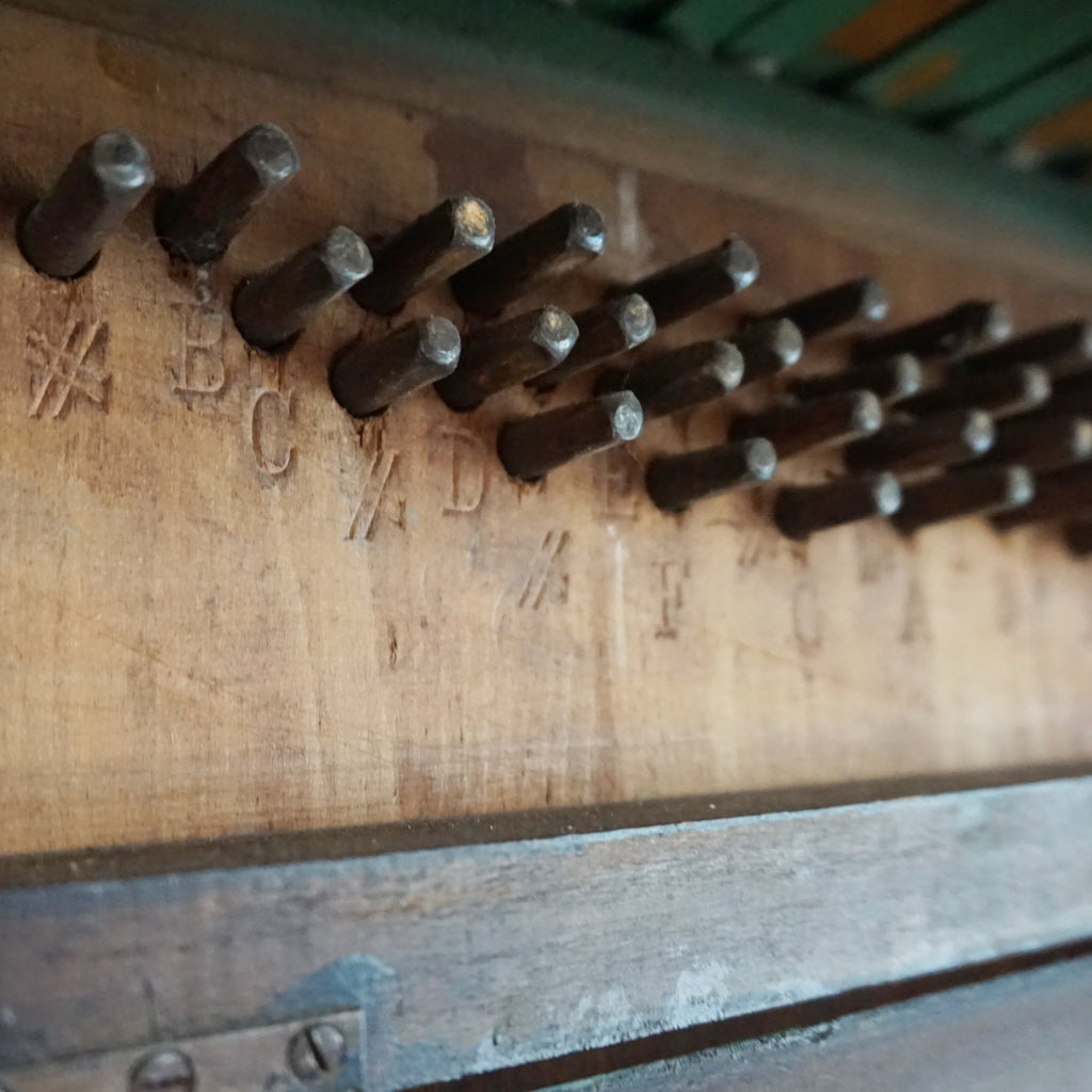 Flame Mahogany wooden mini upright piano by Eavestaff. Art Deco pianette - Jeroen Markies Art Deco