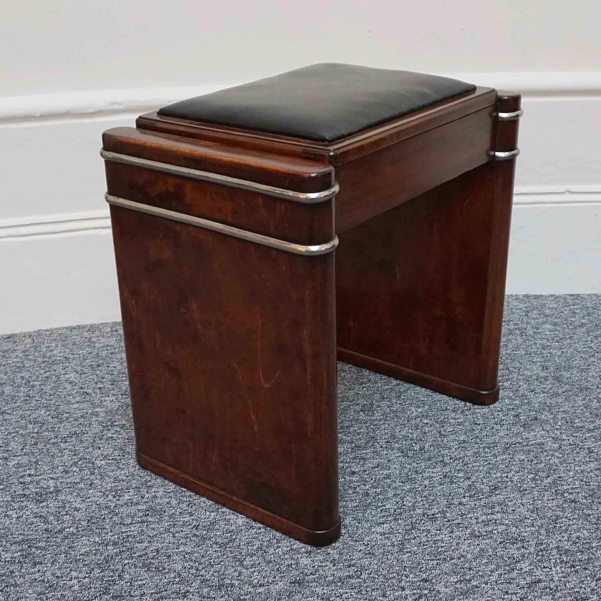 Flame Mahogany wooden mini upright piano by Eavestaff. Art Deco pianette - Jeroen Markies Art Deco