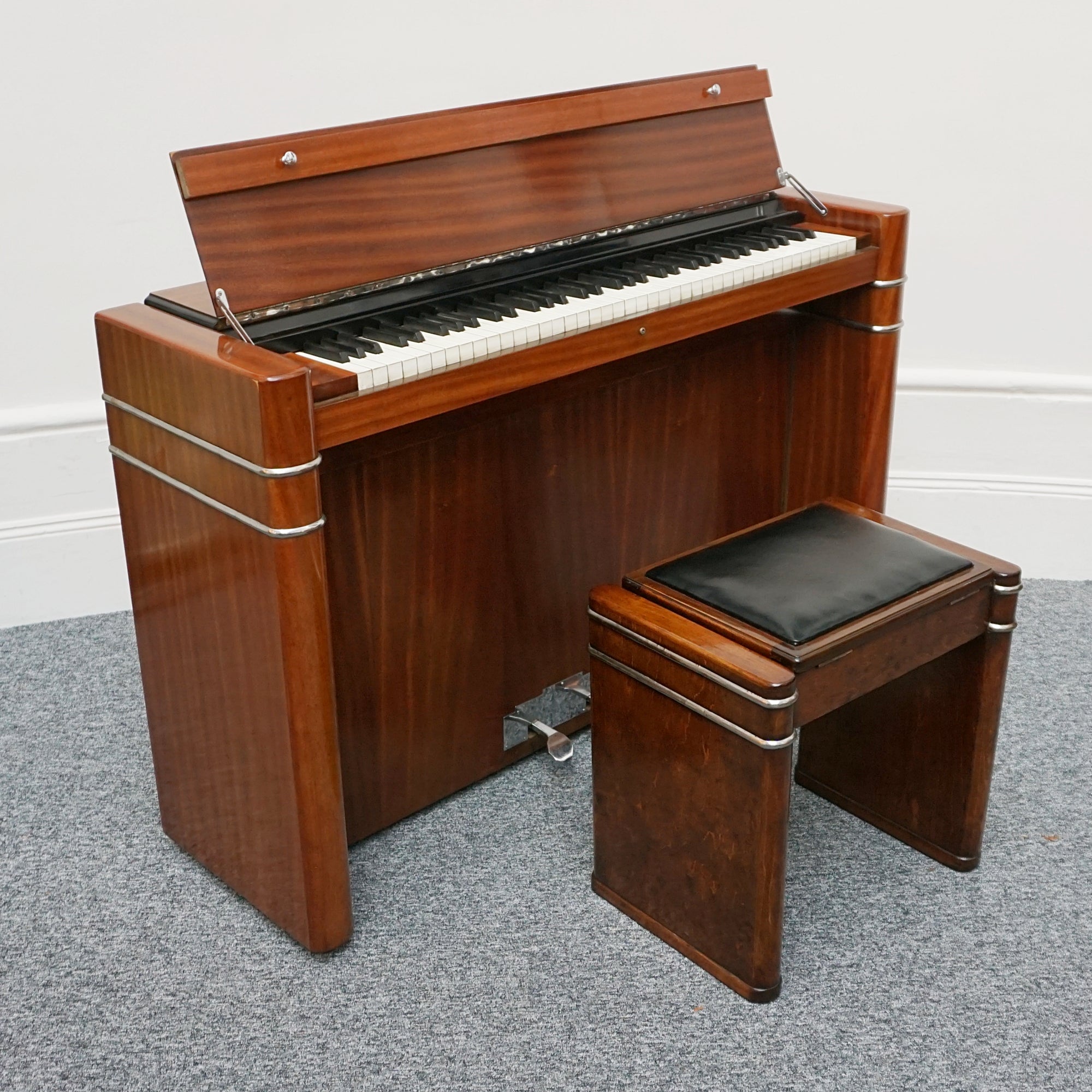 Flame Mahogany wooden mini upright piano by Eavestaff. Art Deco pianette - Jeroen Markies Art Deco