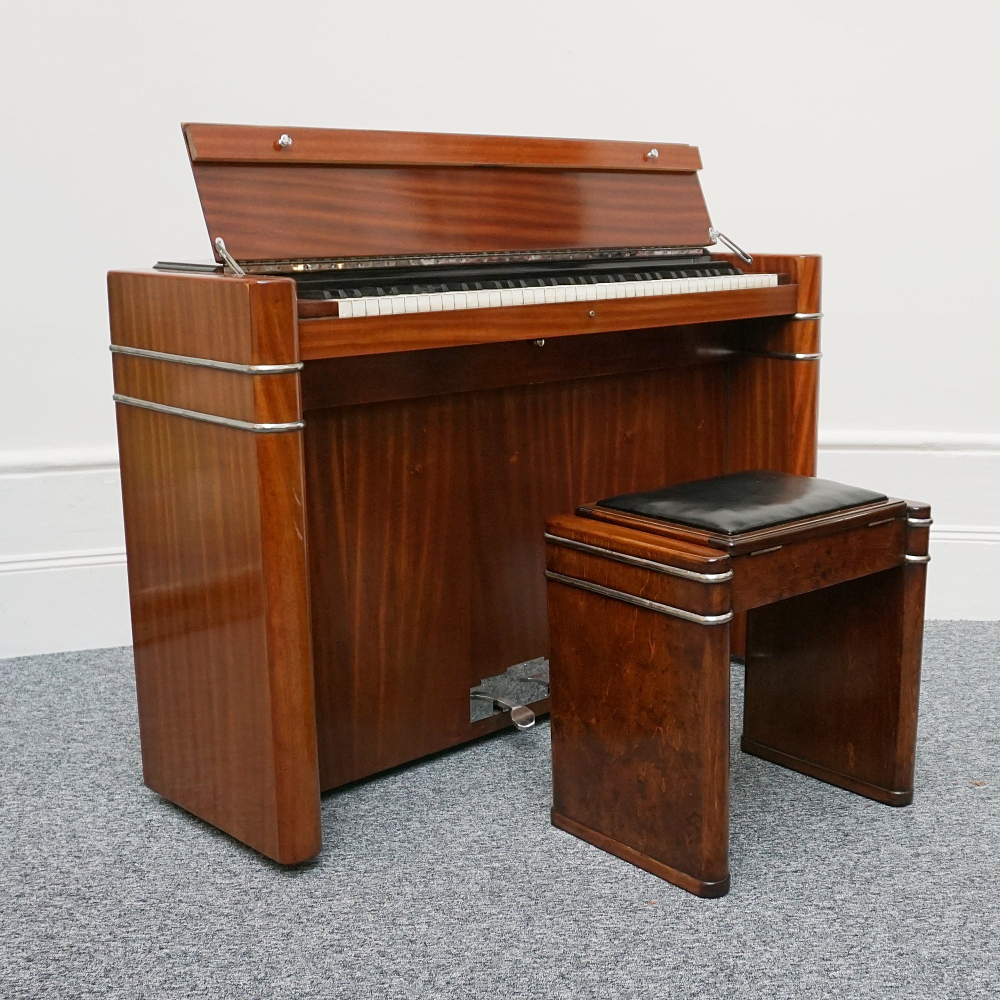 Flame Mahogany wooden mini upright piano by Eavestaff. Art Deco pianette - Jeroen Markies Art Deco