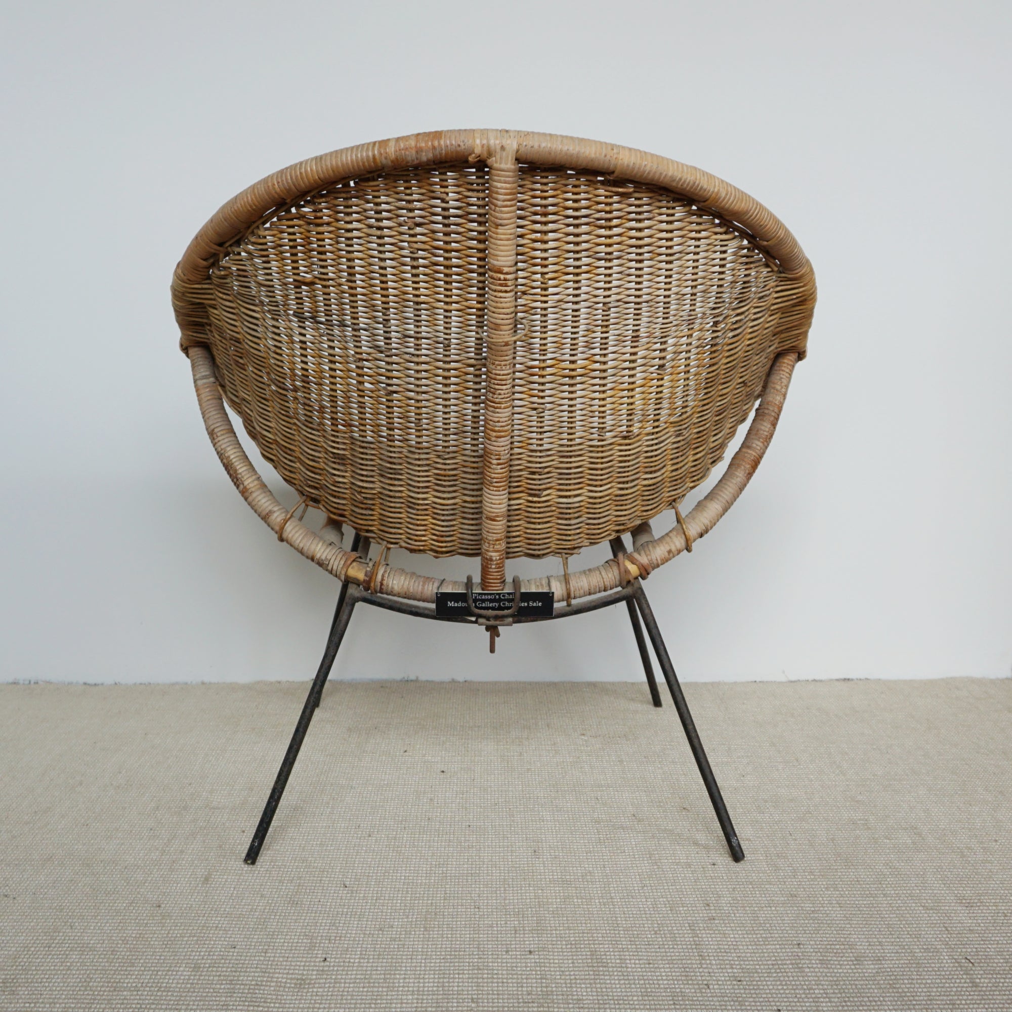 Picasso's Wicker Armchair from Galarie Madoura. Artists Chair, Mid Century Furniture. 1960's Paris - Jeroen Markies Art Deco