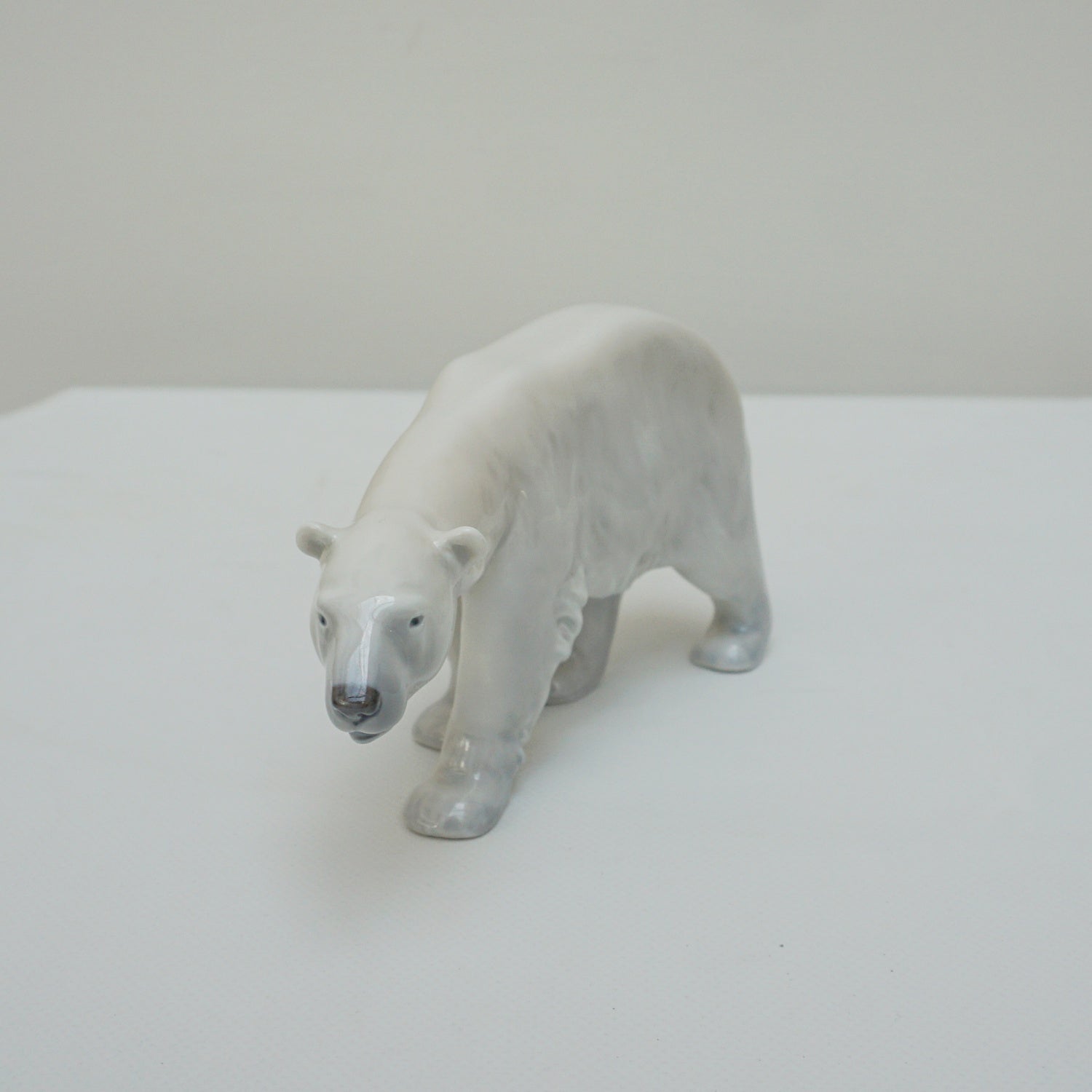 Walking Polar Bear - Jeroen Markies Art Deco