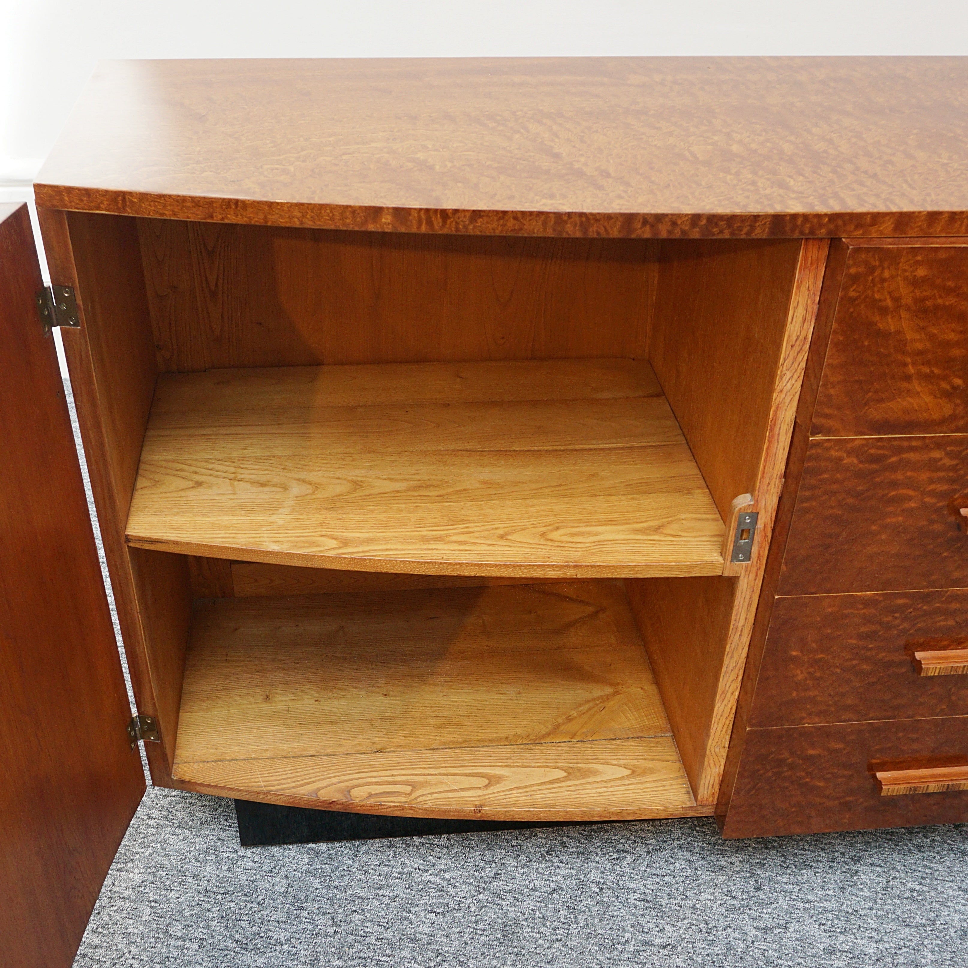 An Art Deco burr elm sideboard - Jeroen Markies Art Deco