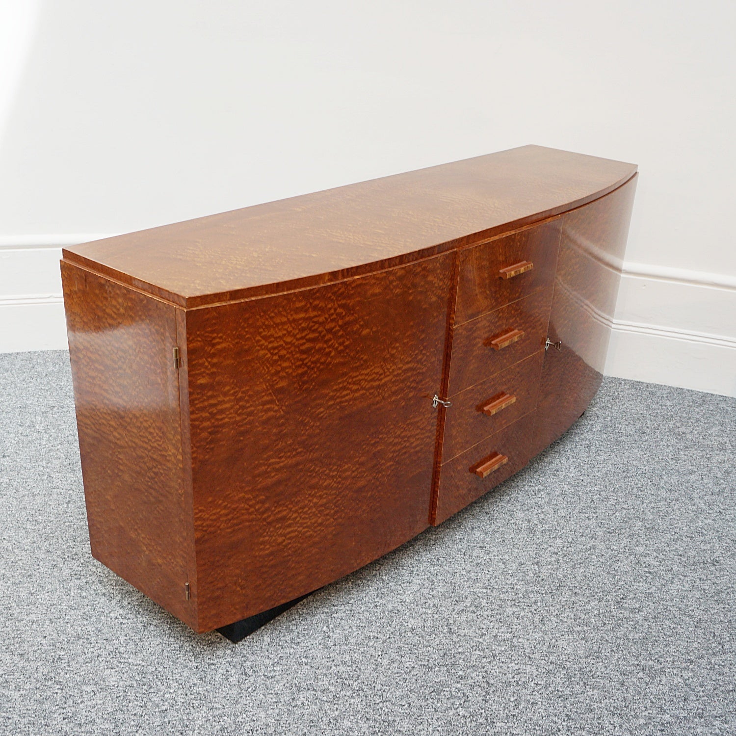 An Art Deco burr elm sideboard - Jeroen Markies Art Deco