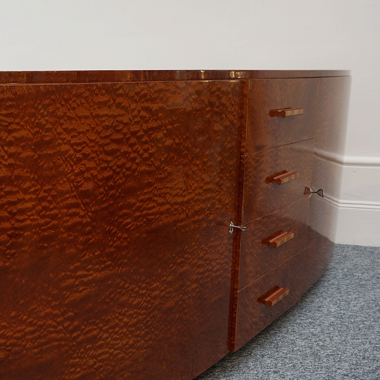 An Art Deco burr elm sideboard - Jeroen Markies Art Deco