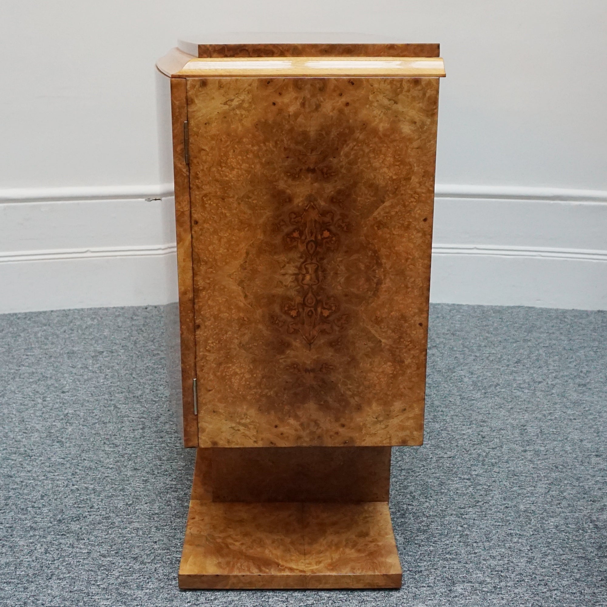 Art Deco 1930's Hille Designer Side Board in Burr Walnut - Jeroen Markies Art Deco