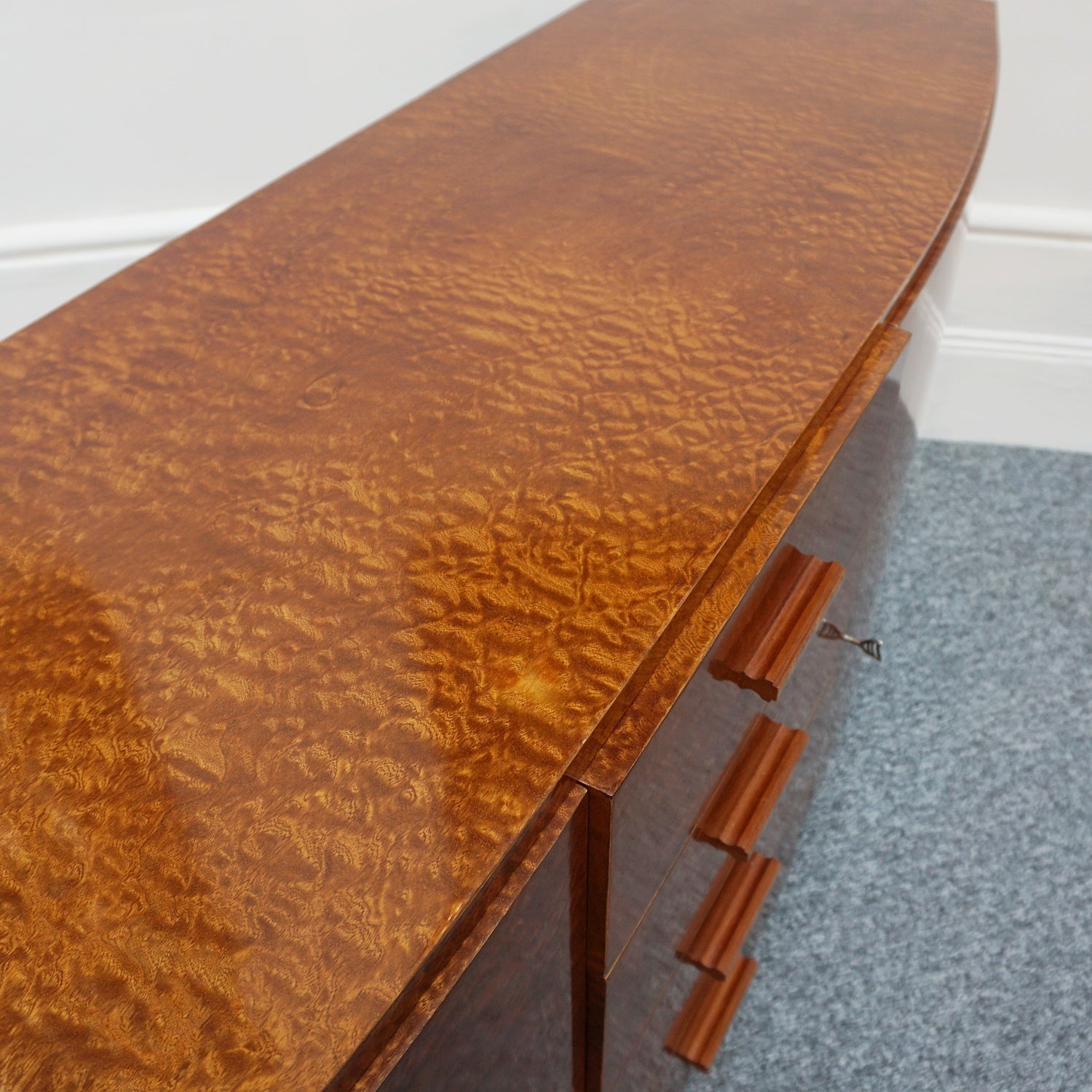 An Art Deco burr elm sideboard - Jeroen Markies Art Deco