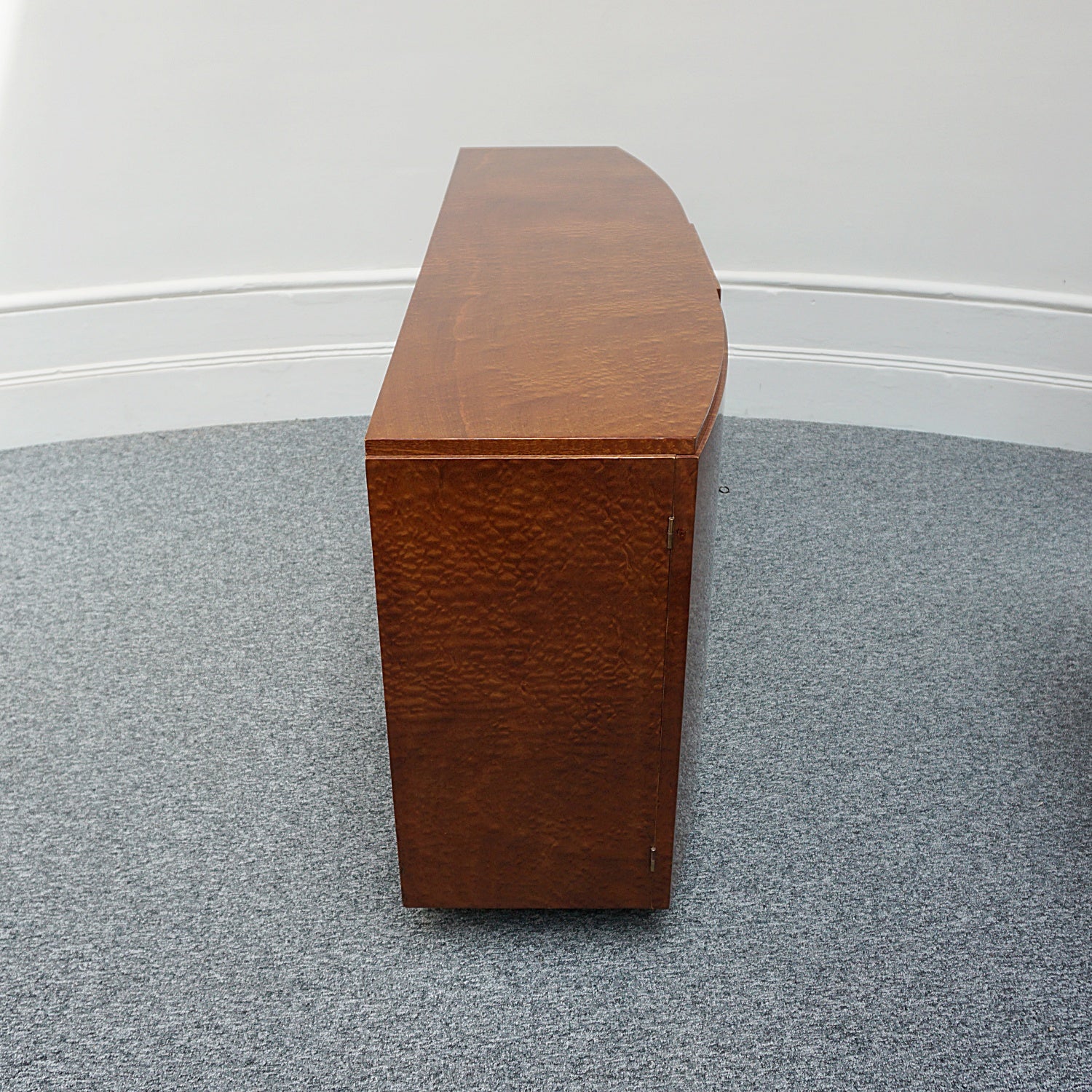 An Art Deco burr elm sideboard - Jeroen Markies Art Deco