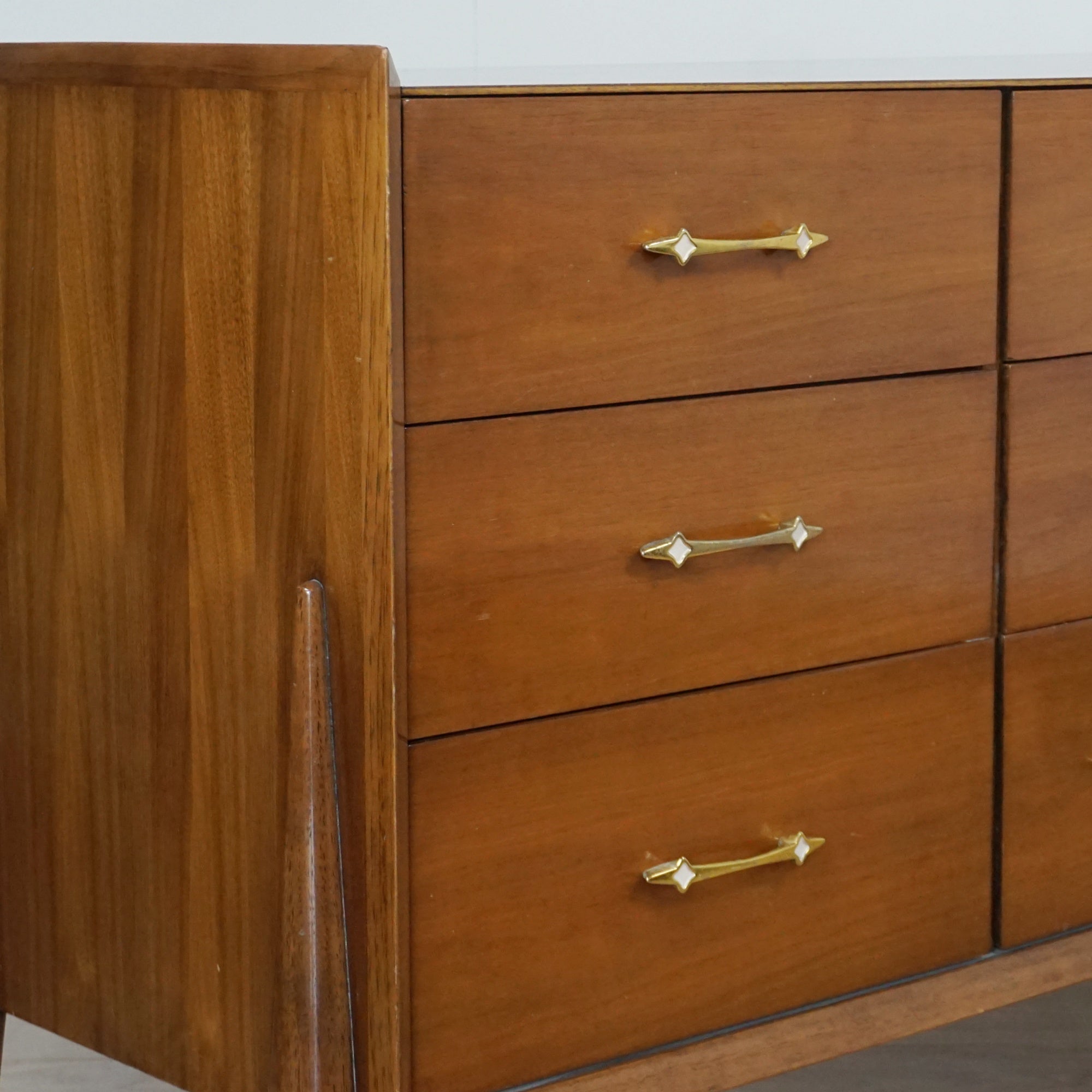 Mid-Century Walnut 'Auburn' Sideboard by Kent Coffey - Jeroen Markies Art Deco