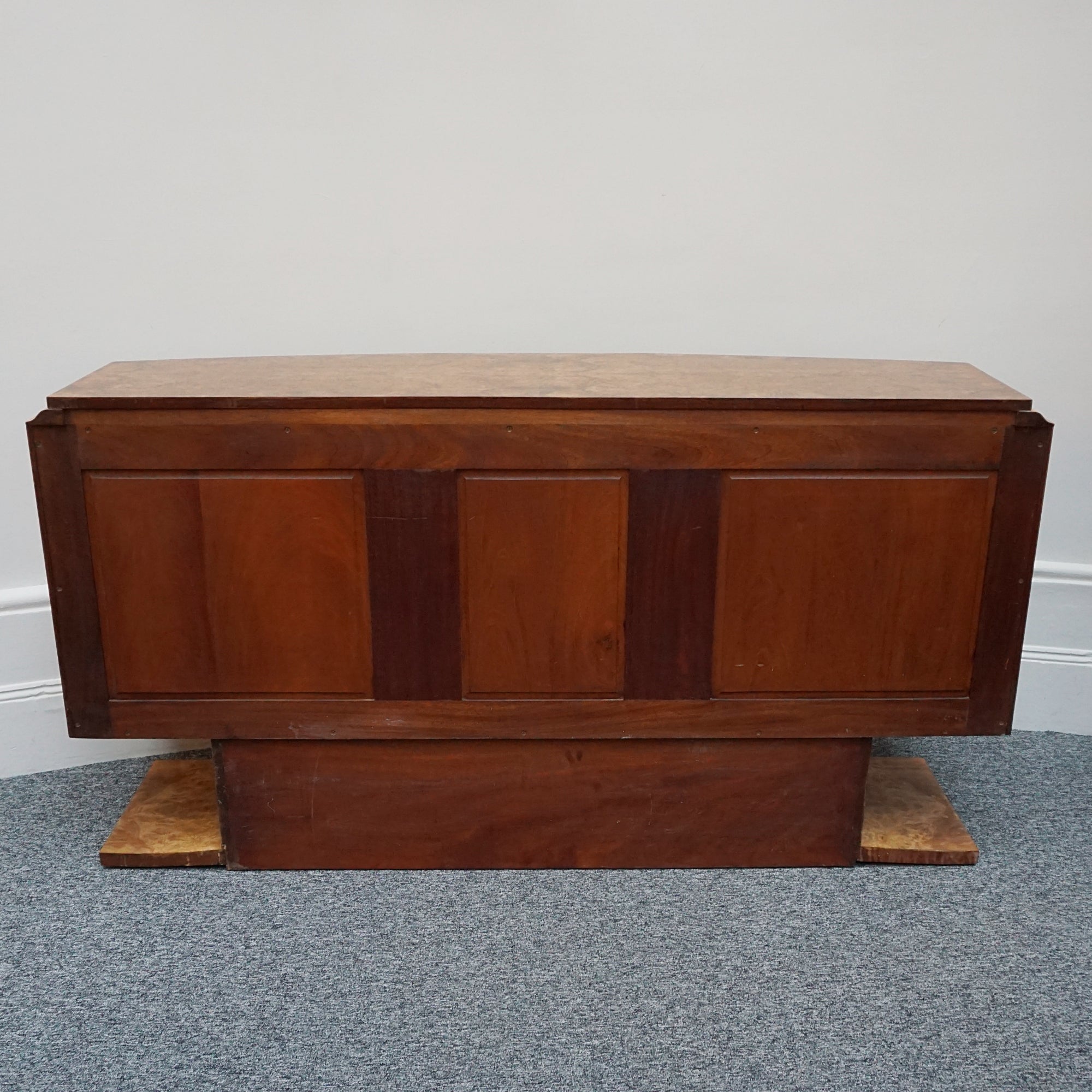 Art Deco 1930's Hille Designer Side Board in Burr Walnut - Jeroen Markies Art Deco