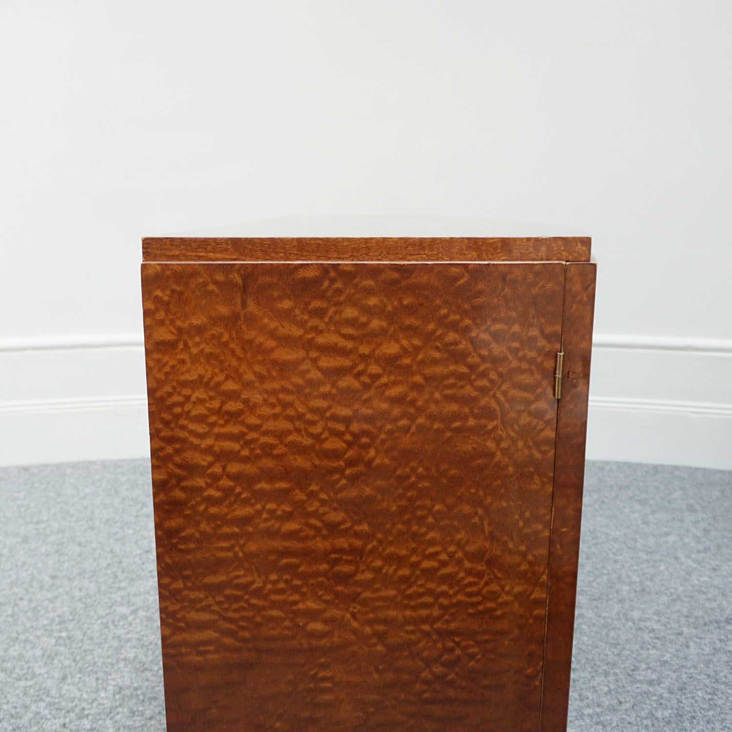 An Art Deco burr elm sideboard - Jeroen Markies Art Deco