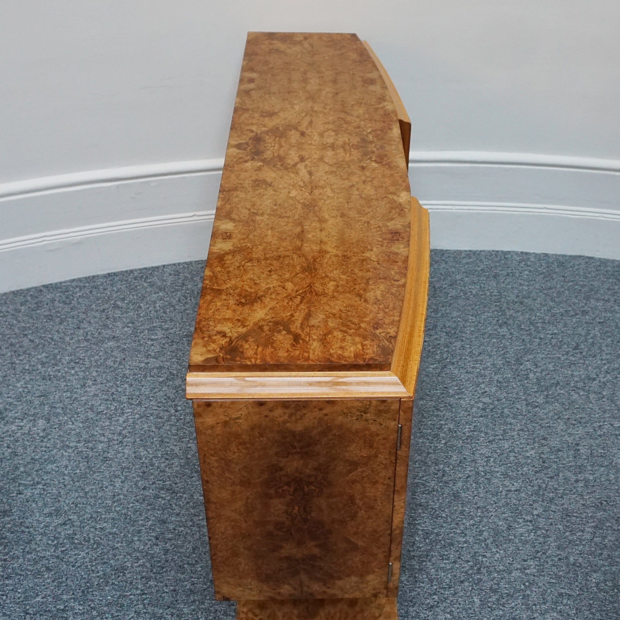 Art Deco 1930's Hille Designer Side Board in Burr Walnut - Jeroen Markies Art Deco
