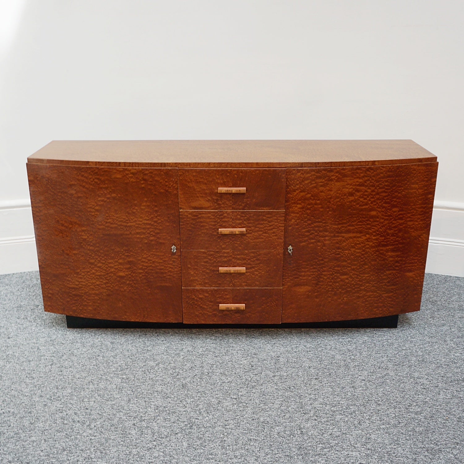 An Art Deco burr elm sideboard - Jeroen Markies Art Deco