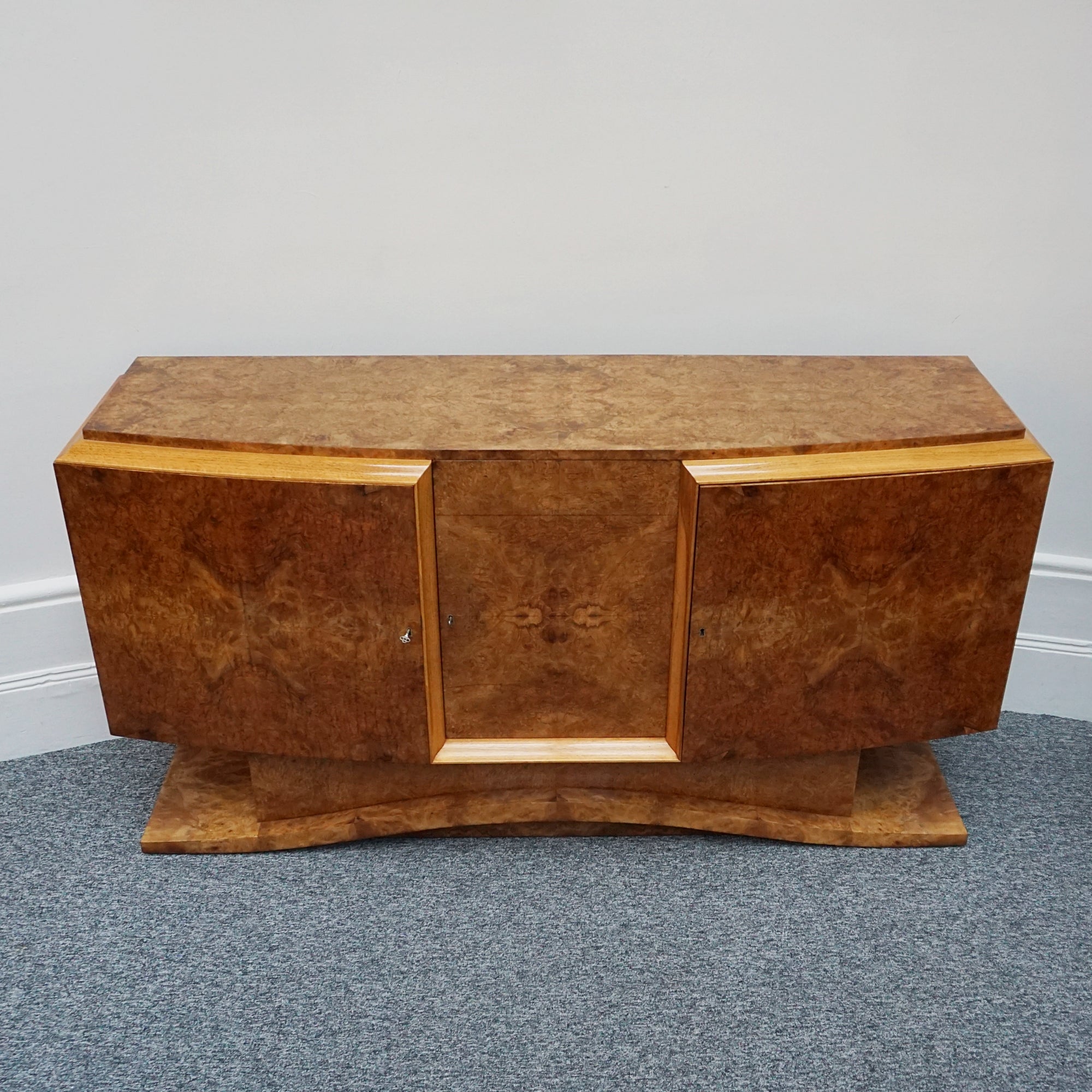 Art Deco 1930's Hille Designer Side Board in Burr Walnut - Jeroen Markies Art Deco