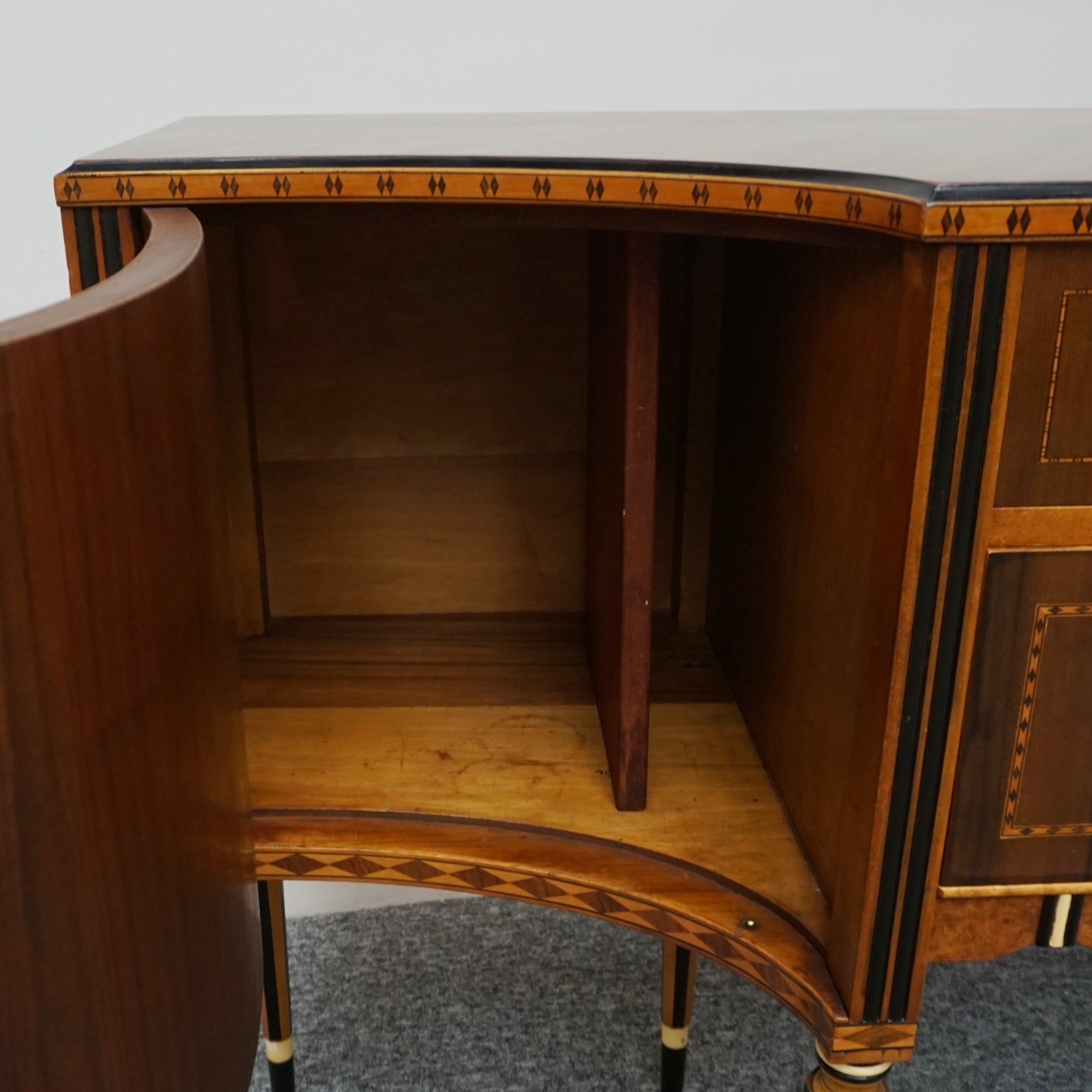 Art Deco 1940's Sideboard - Jeroen Markies Art DecoArt Deco 1940's Sideboard - Jeroen Markies Art DecoArt Deco 1940's Sideboard - Jeroen Markies Art DecoArt Deco 1940's Sideboard - Jeroen Markies Art Deco