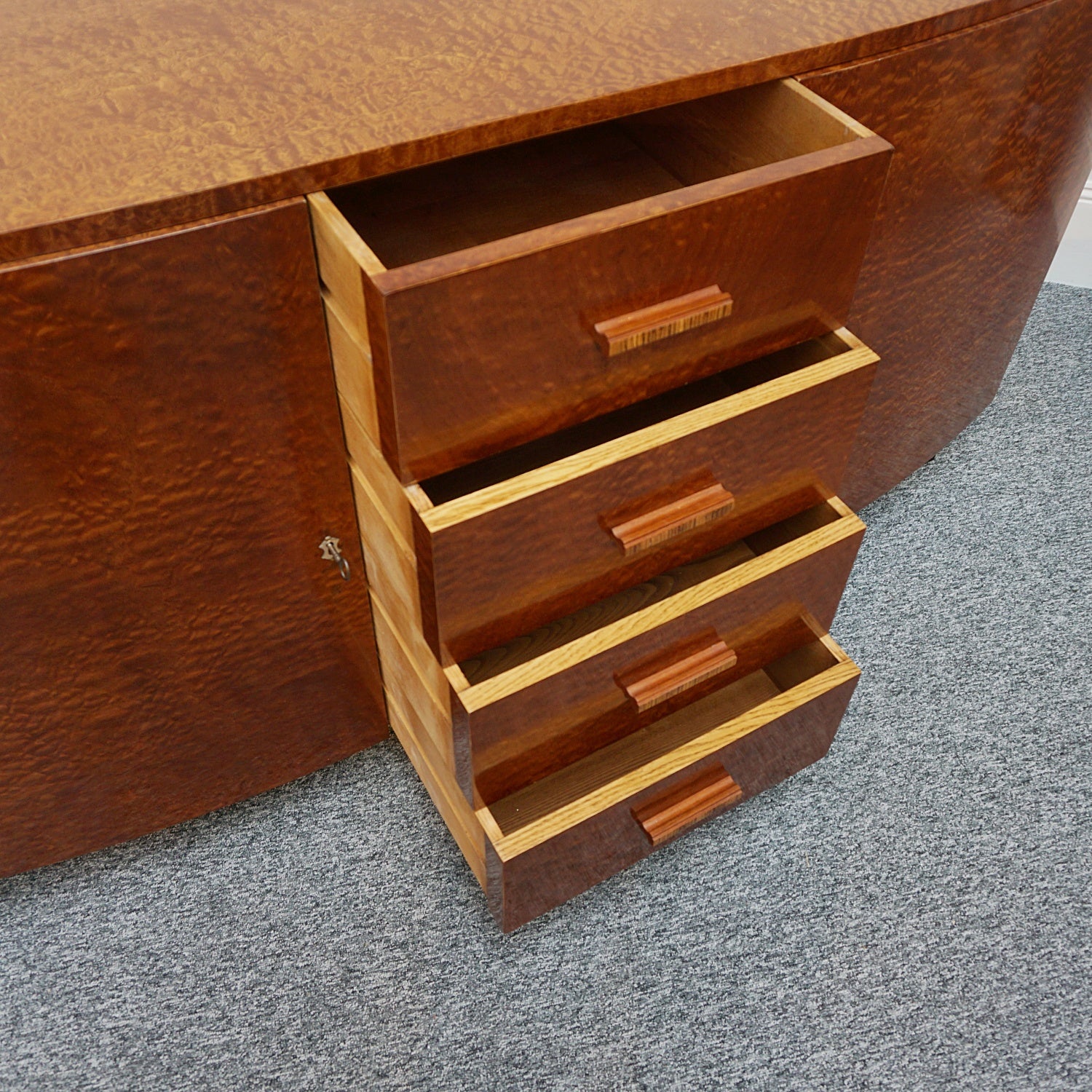 An Art Deco burr elm sideboard - Jeroen Markies Art Deco
