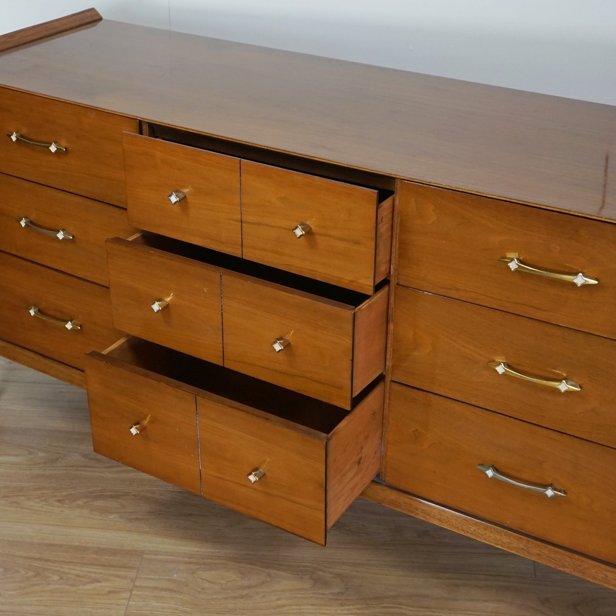 Mid-Century Walnut 'Auburn' Sideboard by Kent Coffey - Jeroen Markies Art Deco