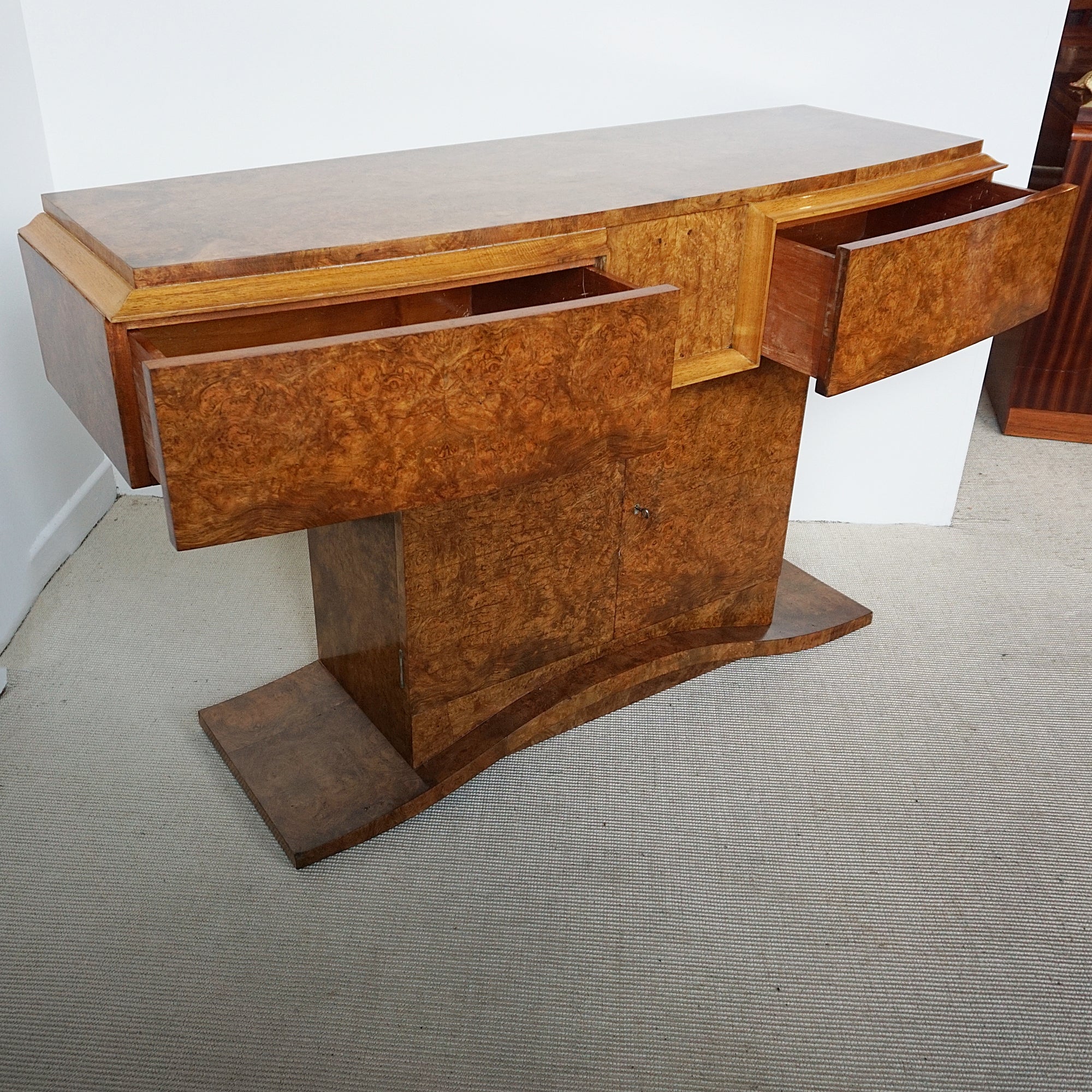 Burr Walnut Console Table by Hille. 1930's English furniture- Jeroen Markies Art Deco
