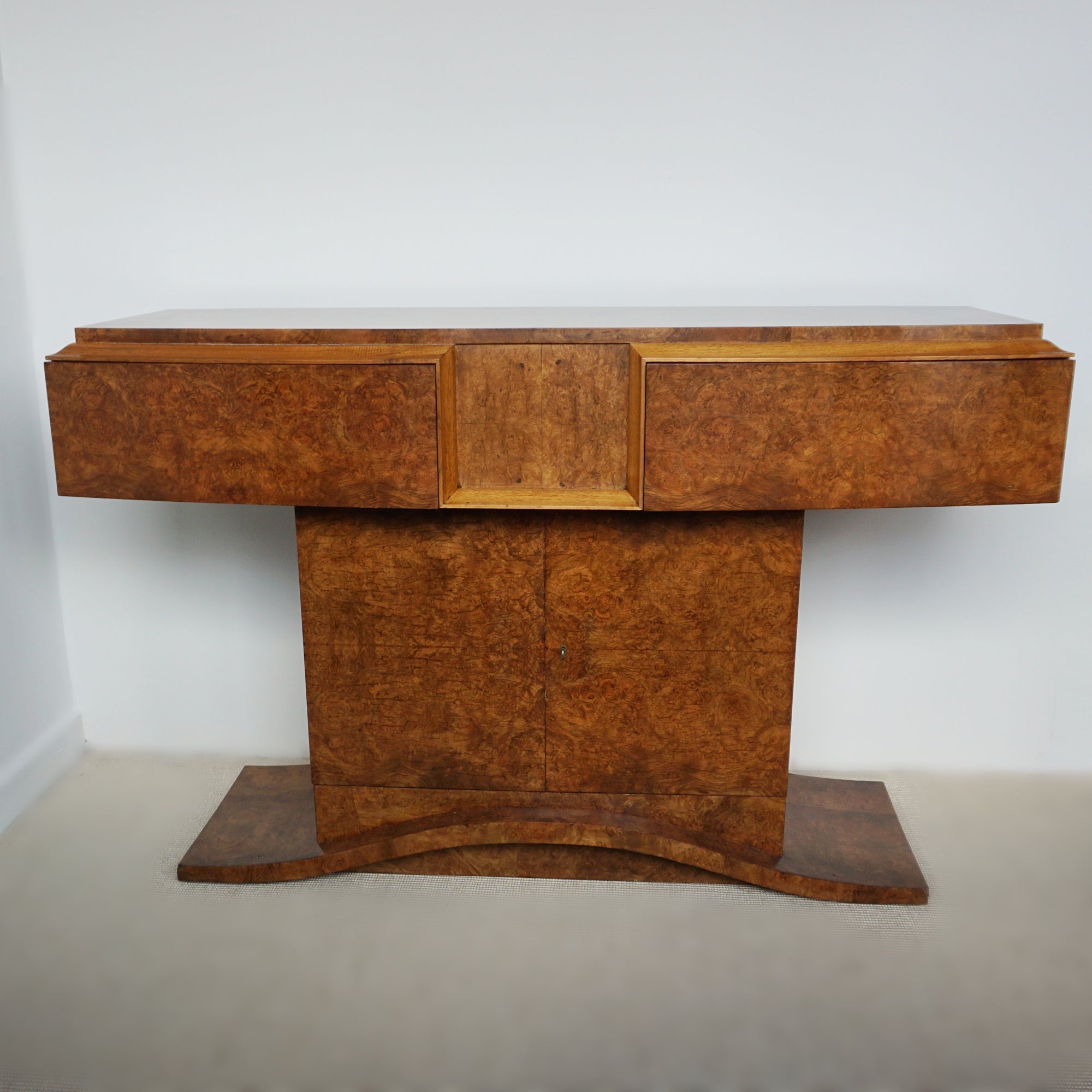 Burr Walnut Console Table by Hille. 1930's English furniture- Jeroen Markies Art Deco