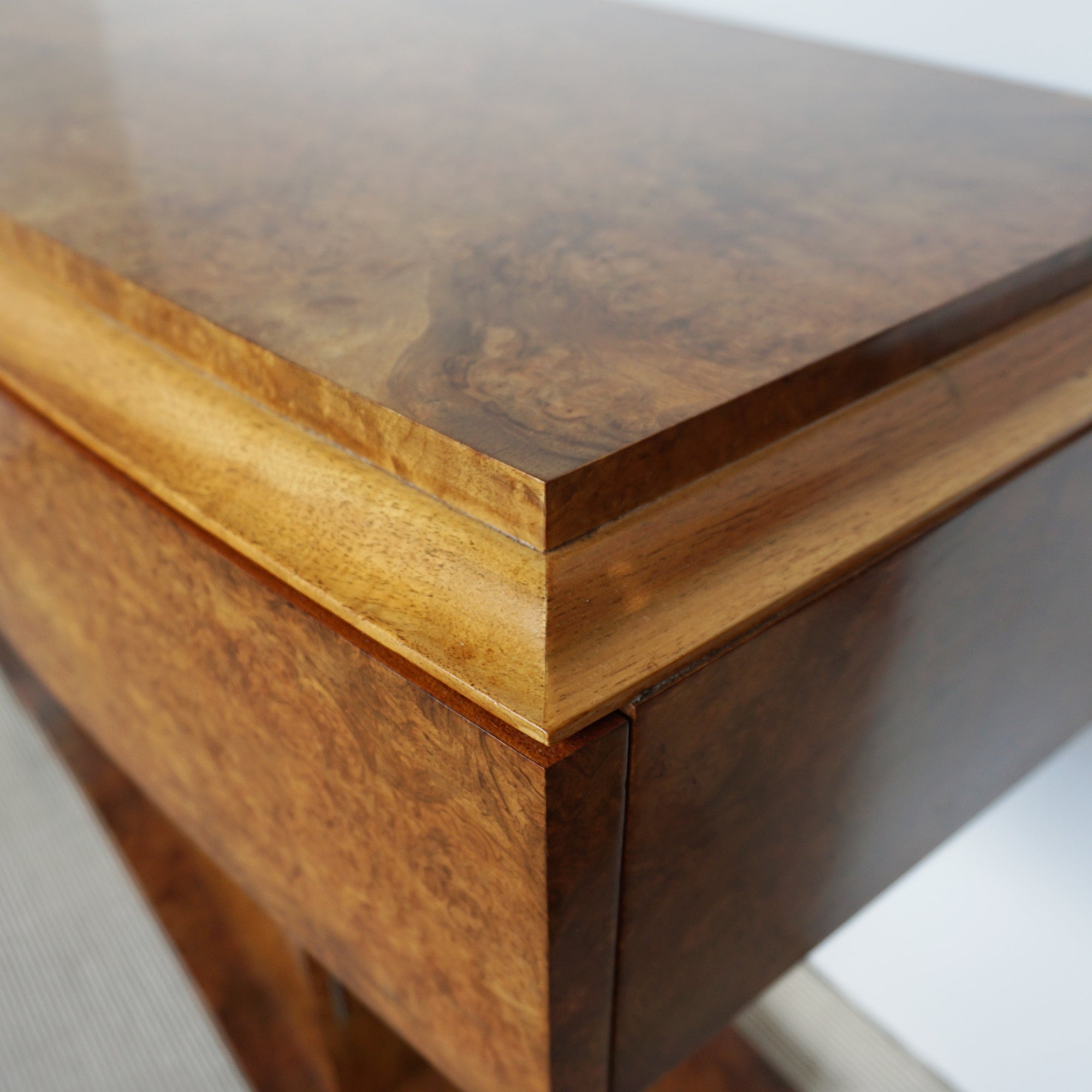 Burr Walnut Console Table by Hille. 1930's English furniture- Jeroen Markies Art Deco