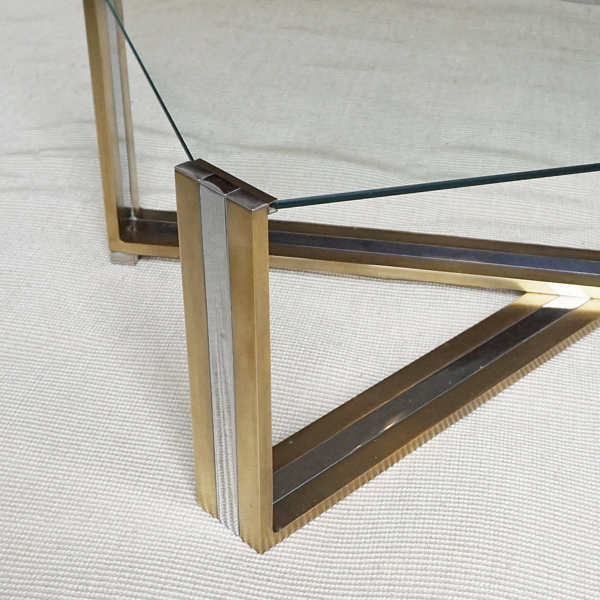 A Mid-Century coffee table designed by Romeo Rega. Brass and chrome X-frame base with inset glass top - Jereon Markies Art Deco