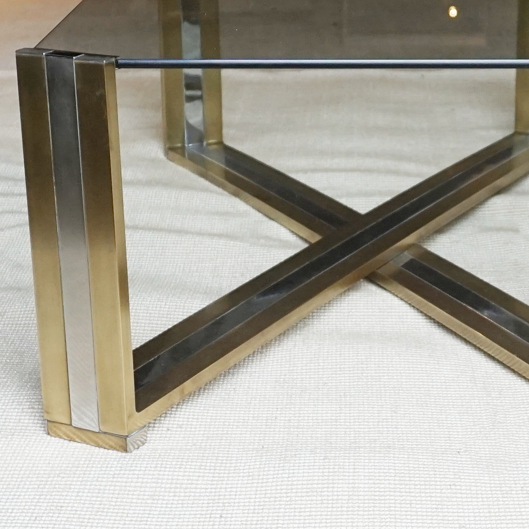 A Mid-Century coffee table designed by Romeo Rega. Brass and chrome X-frame base with inset glass top - Jereon Markies Art Deco