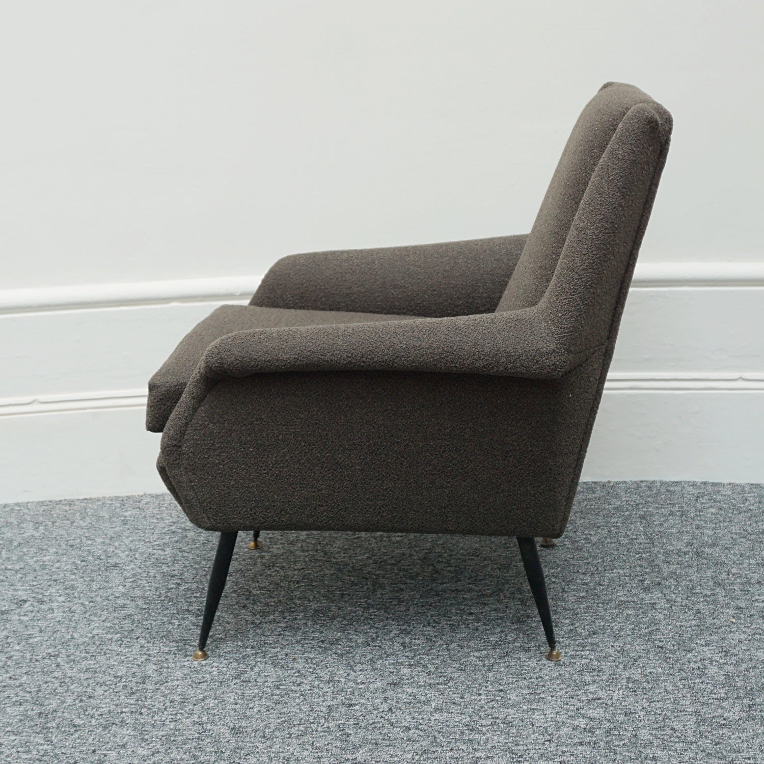 A pair of Mid-Century angular armchairs, grey bouclé - Jeroen Markies Art Deco