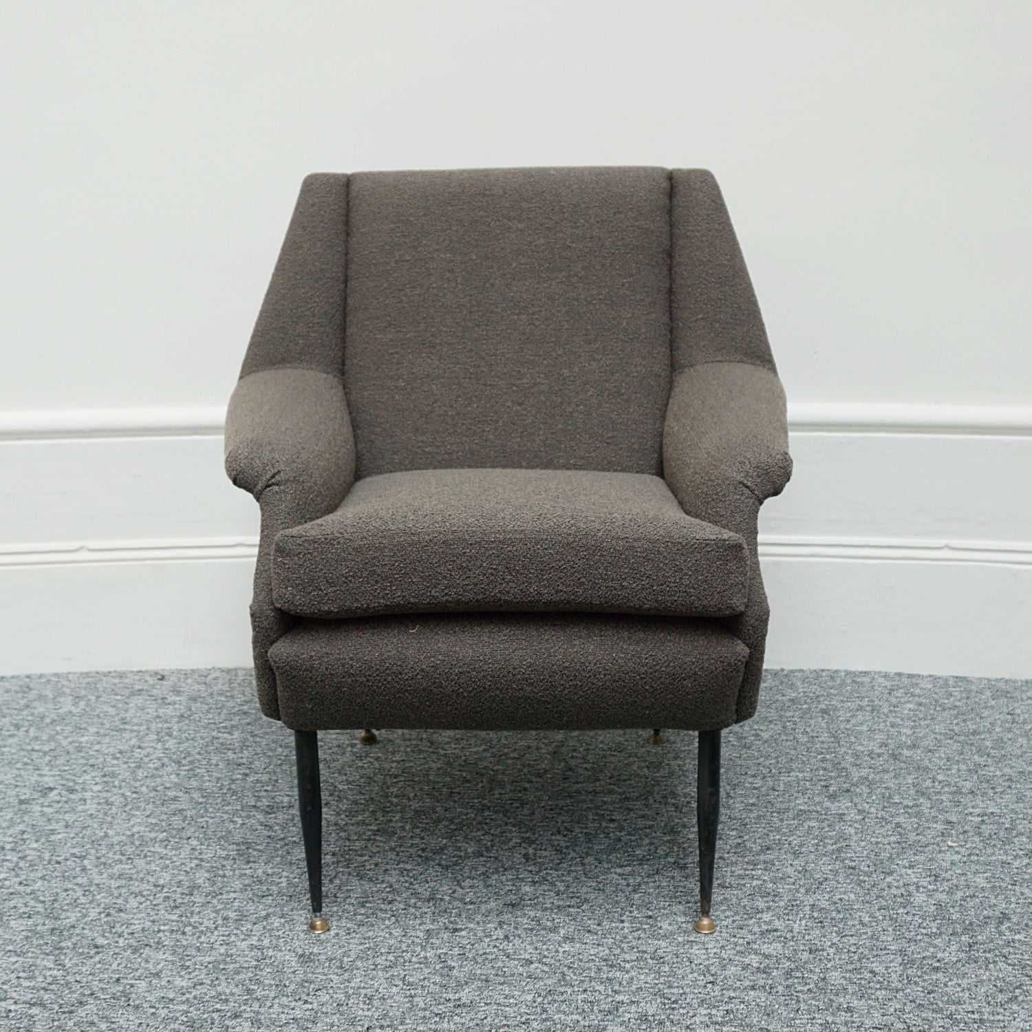 A pair of Mid-Century angular armchairs, grey bouclé - Jeroen Markies Art Deco